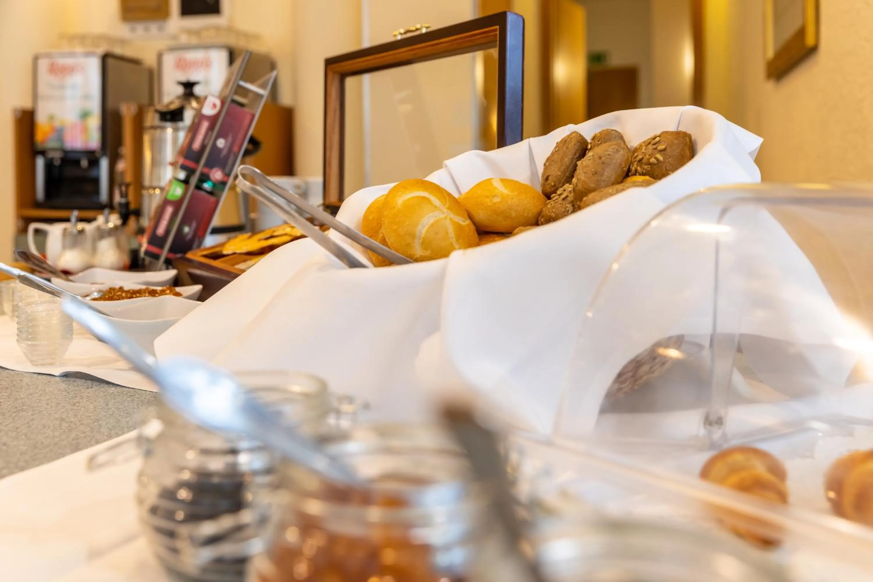 Food and drinks in Trip Inn Kongresshotel Frankfurt-Rodgau