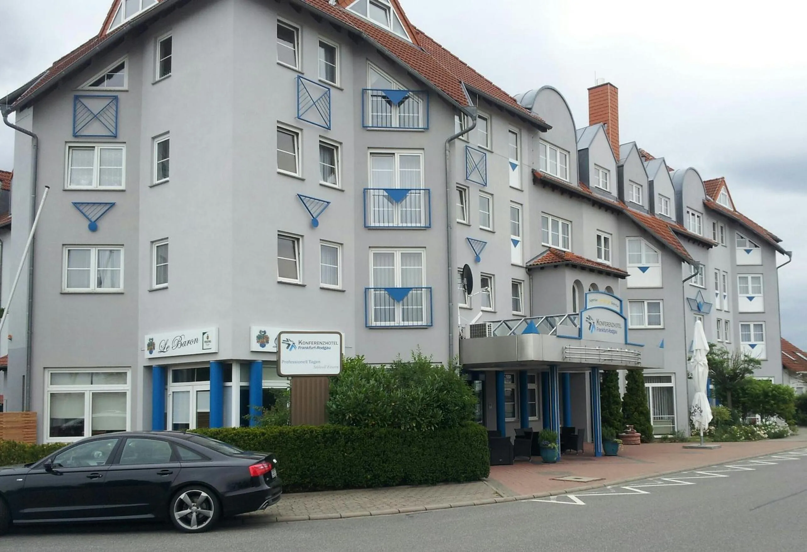 Facade/entrance in Trip Inn Kongresshotel Frankfurt-Rodgau