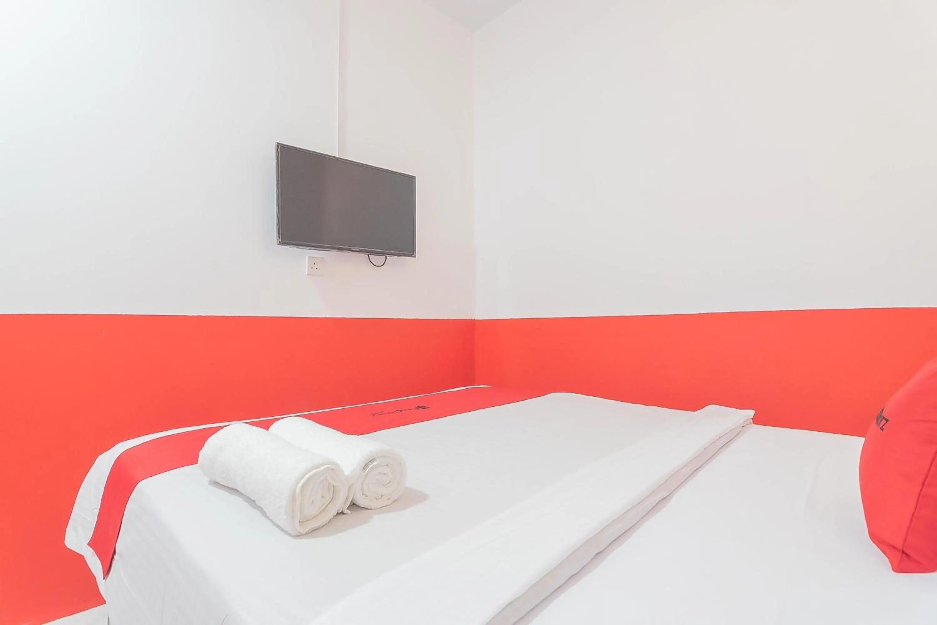 Bedroom, Bed in RedDoorz @ Pasar Melayu Sagulung Batam