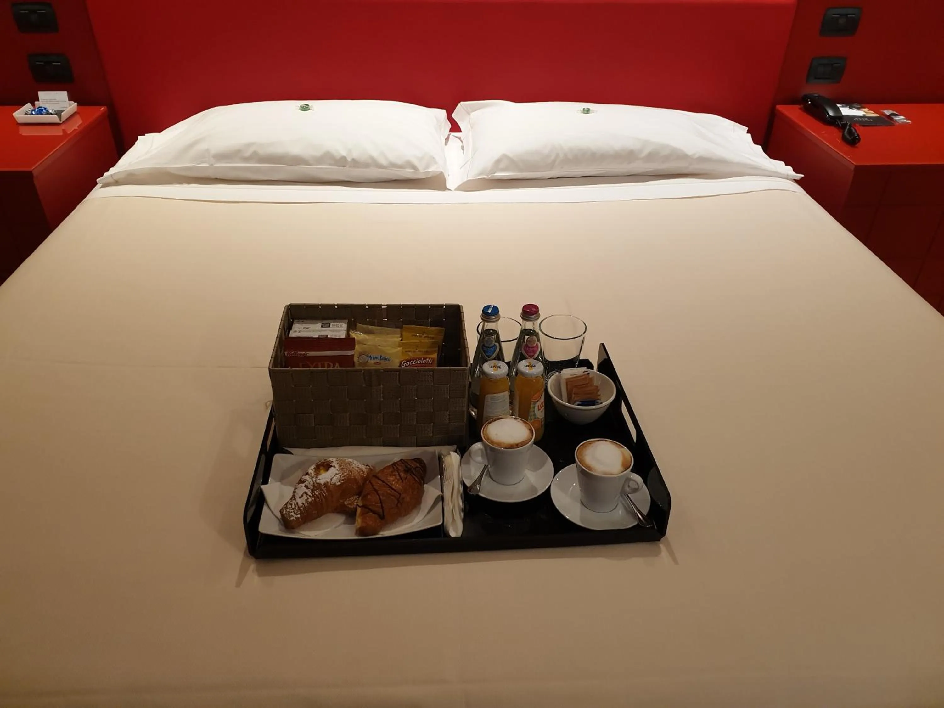 Breakfast, Bed in Sweet Motel
