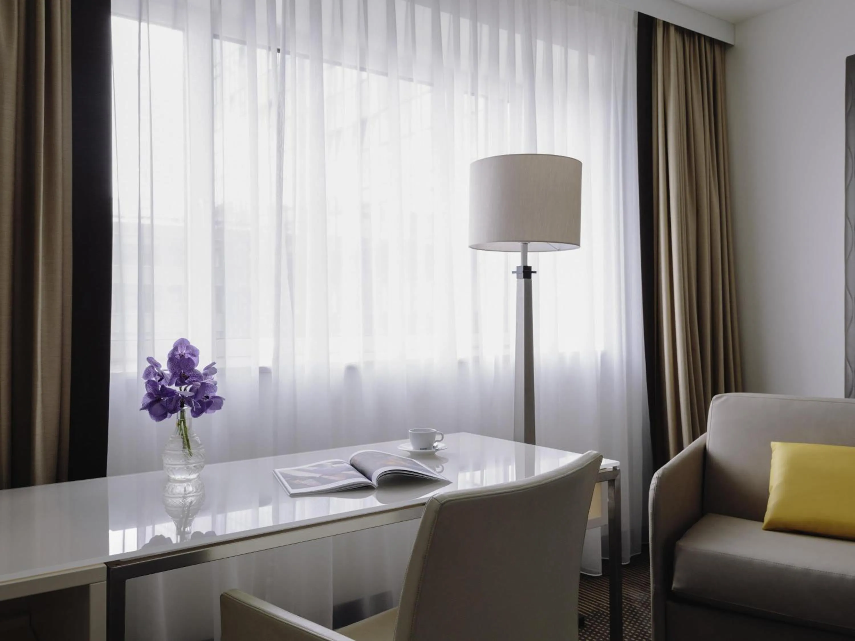 Bedroom in Pullman Berlin Schweizerhof