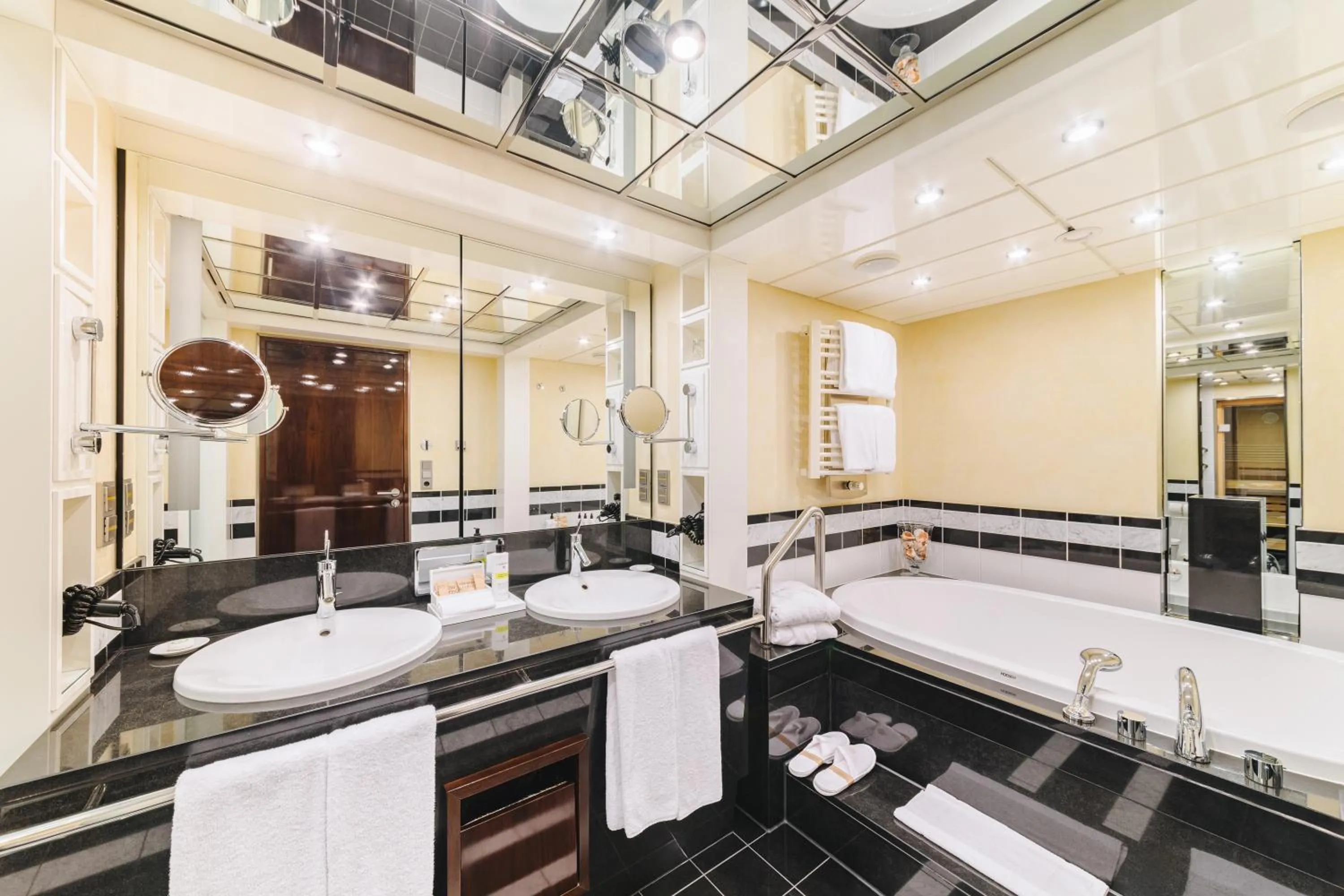 Bathroom in Pullman Berlin Schweizerhof