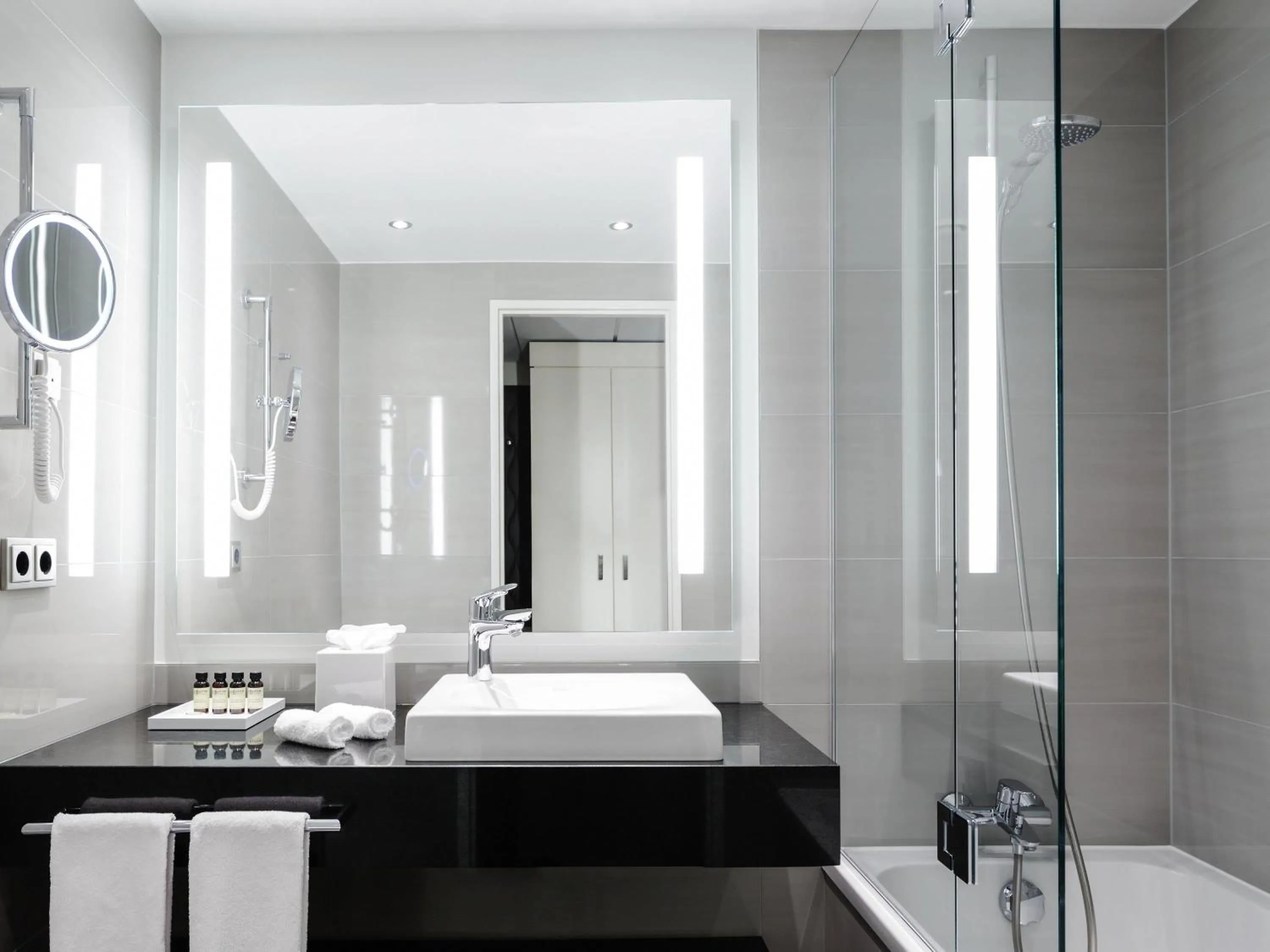 Bedroom in Pullman Berlin Schweizerhof