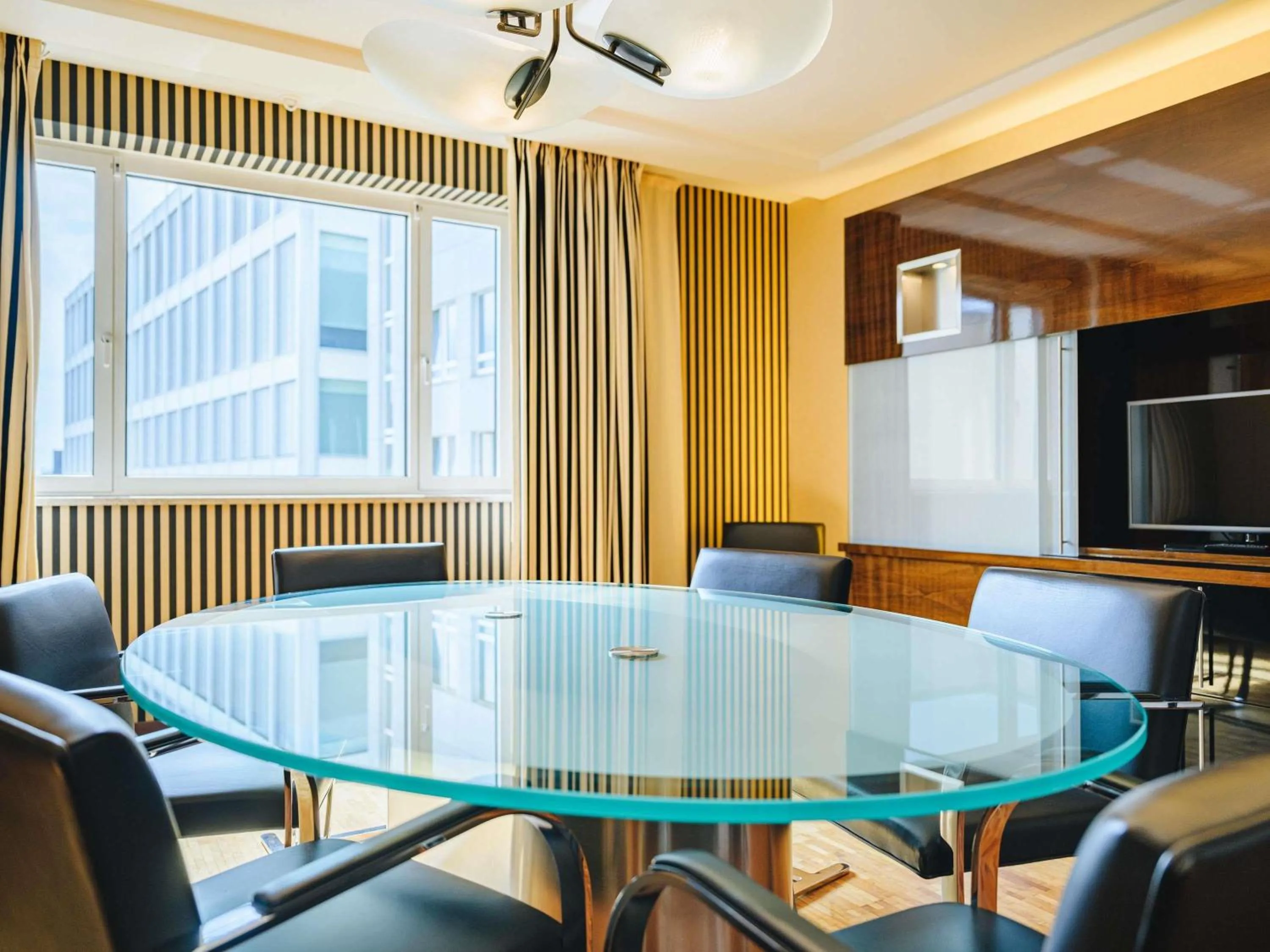 Bedroom in Pullman Berlin Schweizerhof