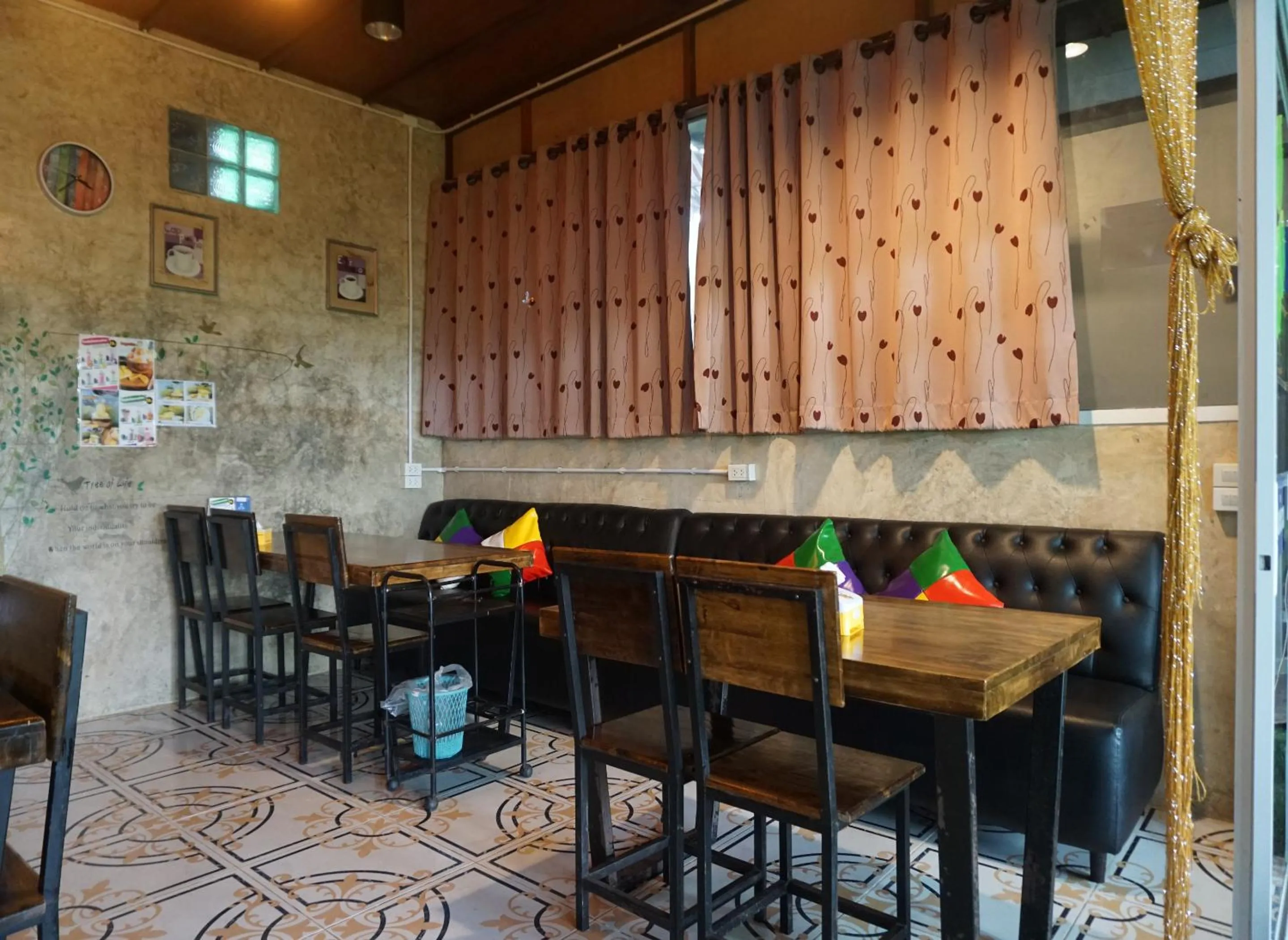 Restaurant/places to eat in Baansuan Chomchun