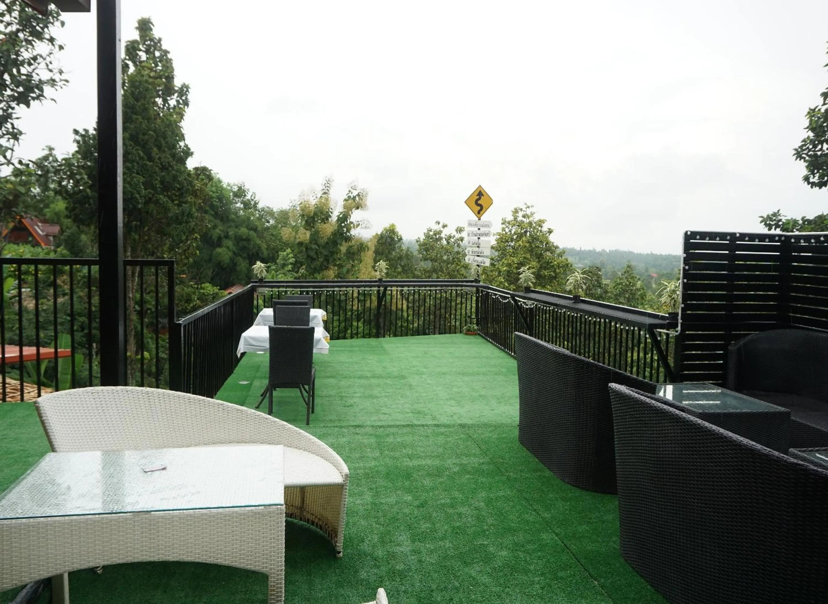 Restaurant/places to eat in Baansuan Chomchun