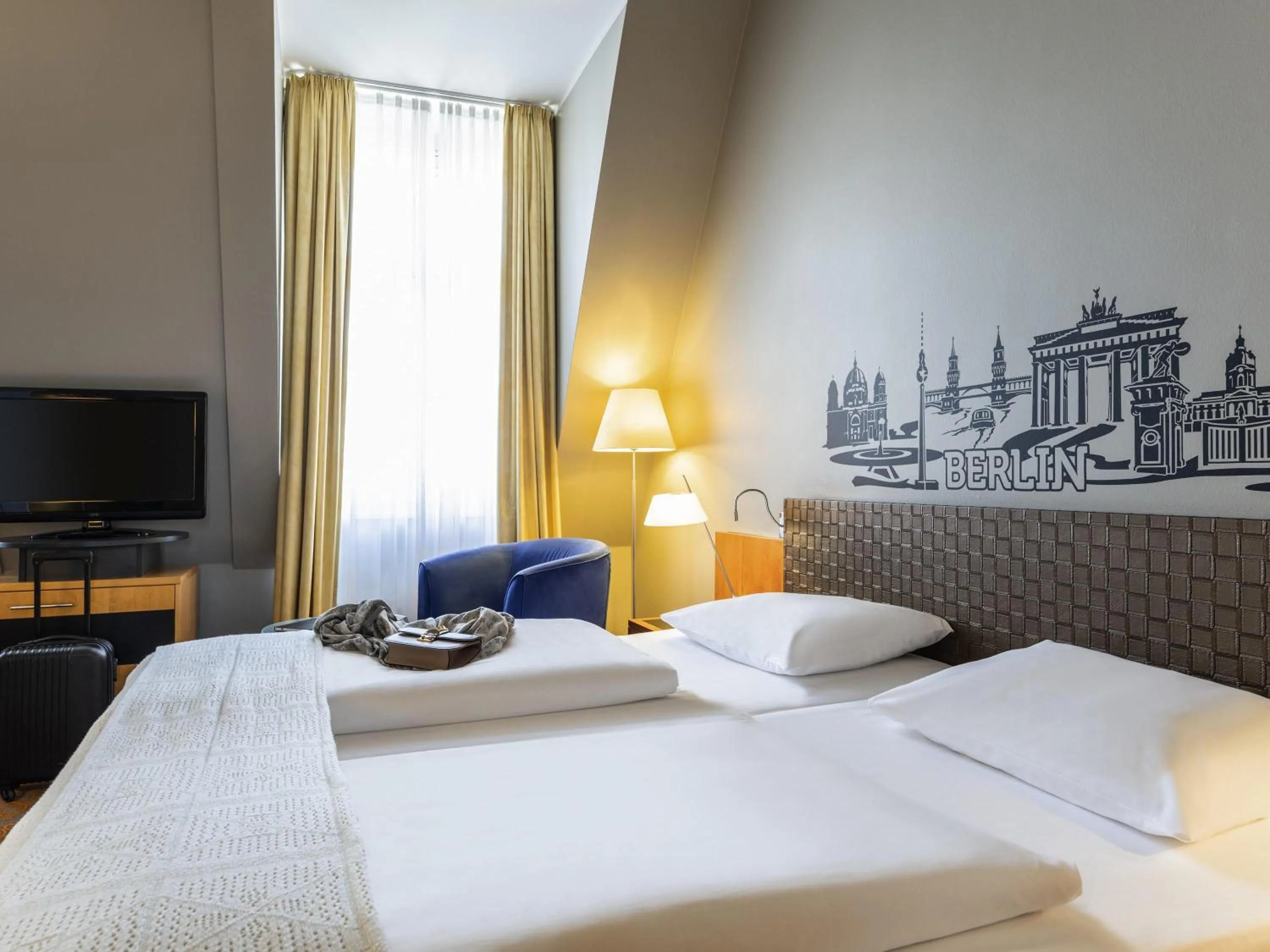 Bedroom, Bed in Mercure Hotel & Residenz Berlin Checkpoint Charlie