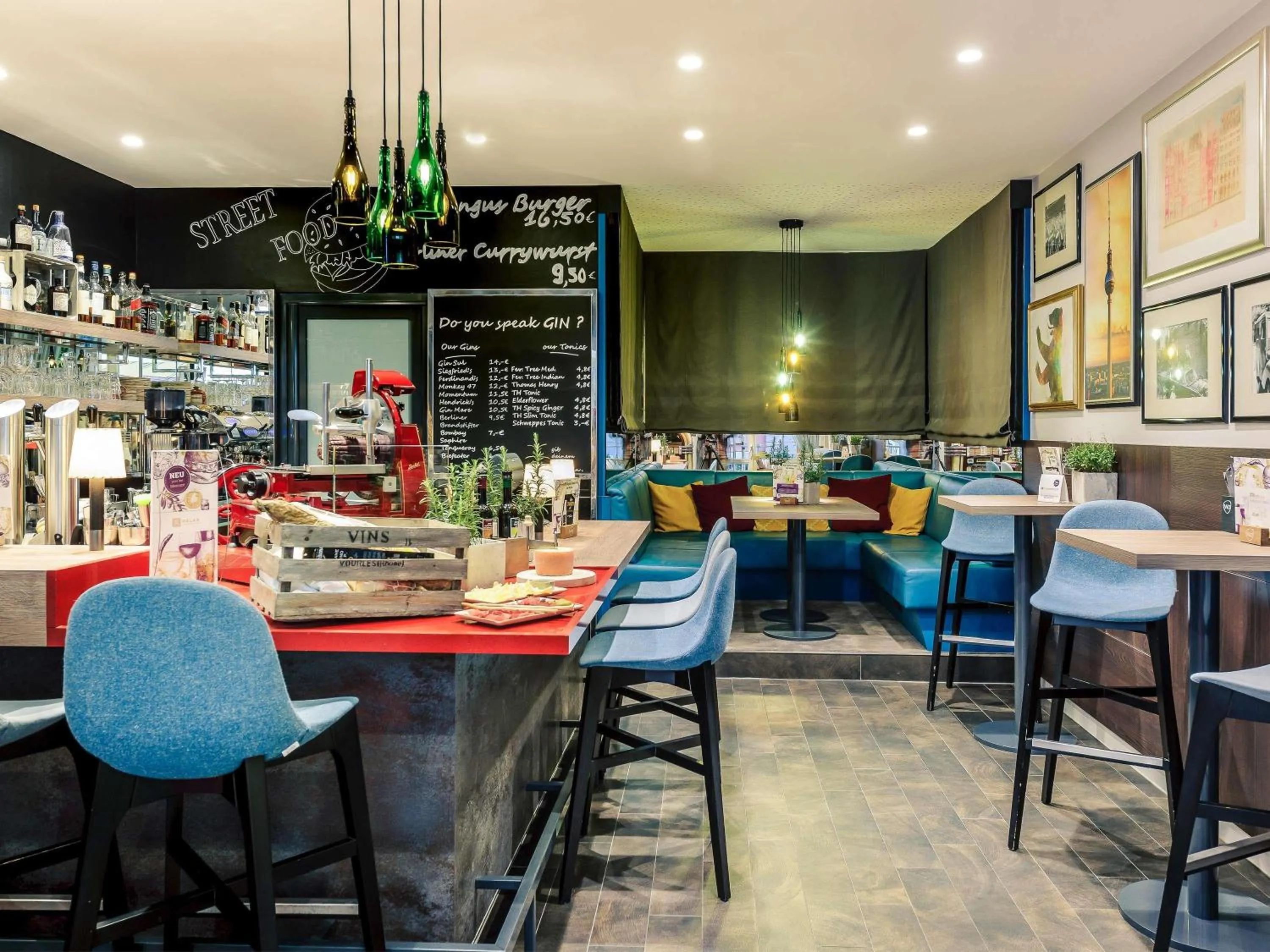 Lounge or bar in Mercure Hotel & Residenz Berlin Checkpoint Charlie