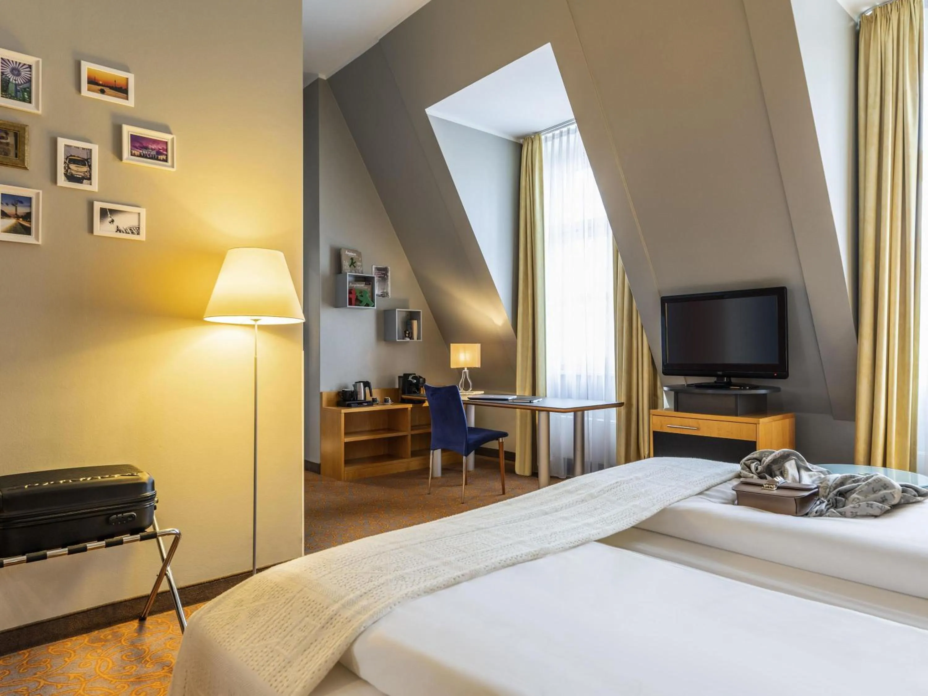 Bedroom, Bed in Mercure Hotel & Residenz Berlin Checkpoint Charlie