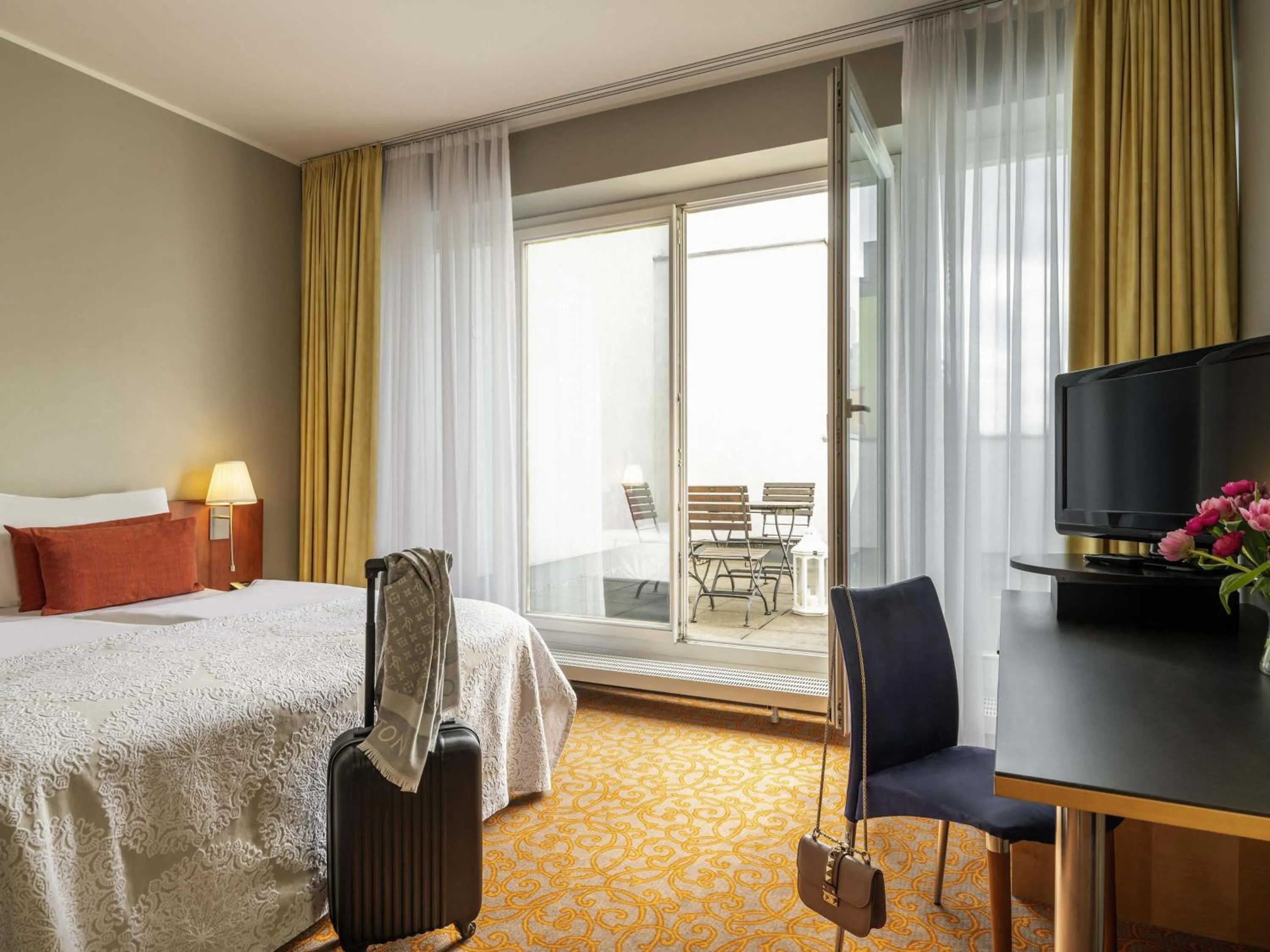 Bedroom, Bed in Mercure Hotel & Residenz Berlin Checkpoint Charlie