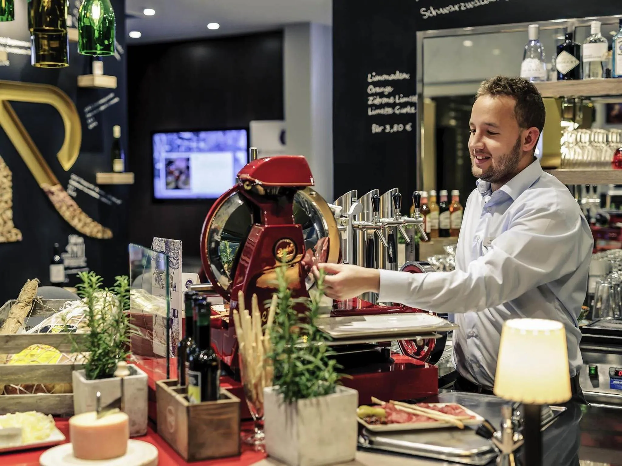 Lounge or bar in Mercure Hotel & Residenz Berlin Checkpoint Charlie