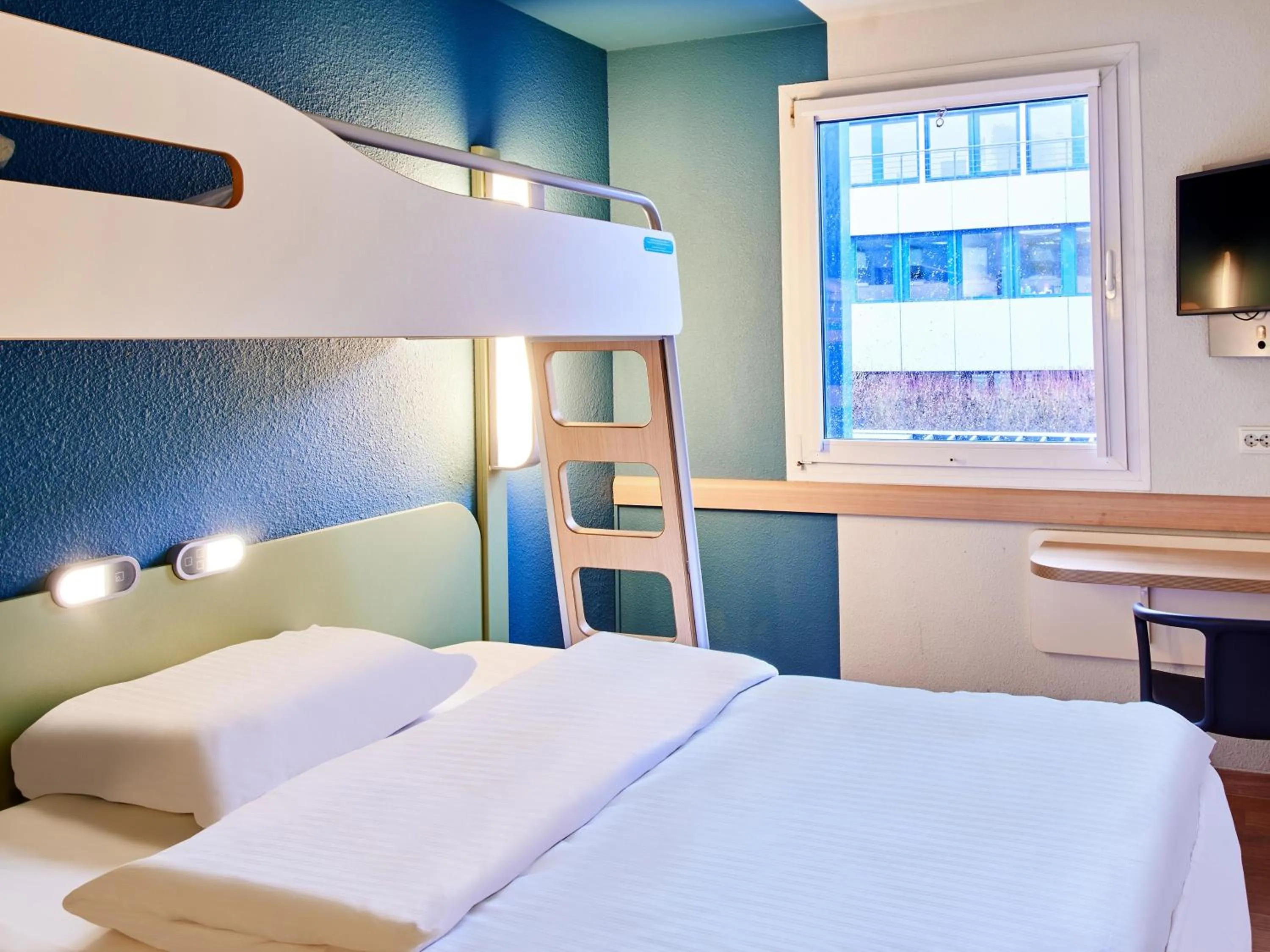 Photo of the whole room, Bed in ibis budget Wiesbaden Nordenstadt