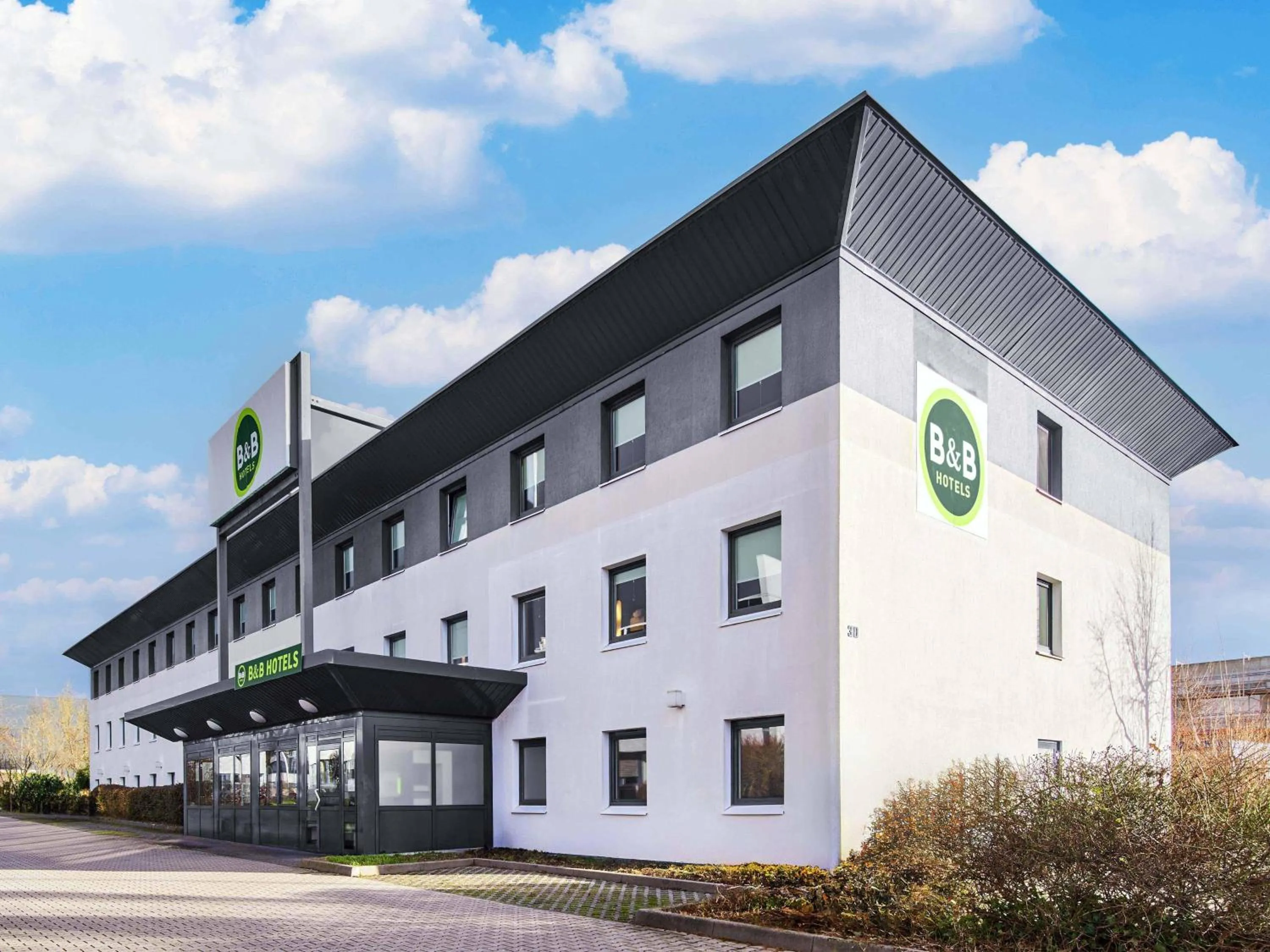 Property building in B&B HOTEL Wiesbaden-Ost