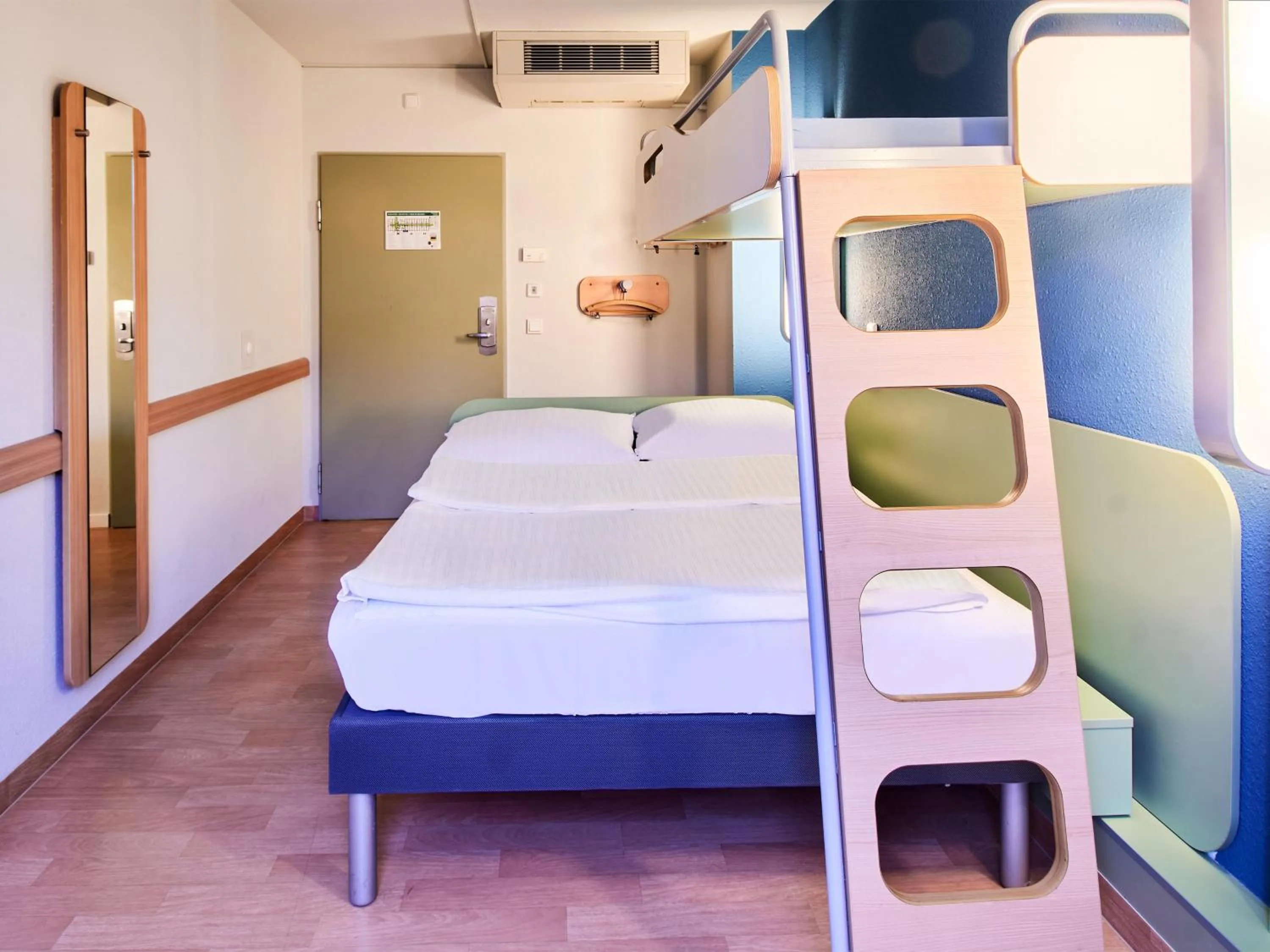 Photo of the whole room, Bed in ibis budget Wiesbaden Nordenstadt