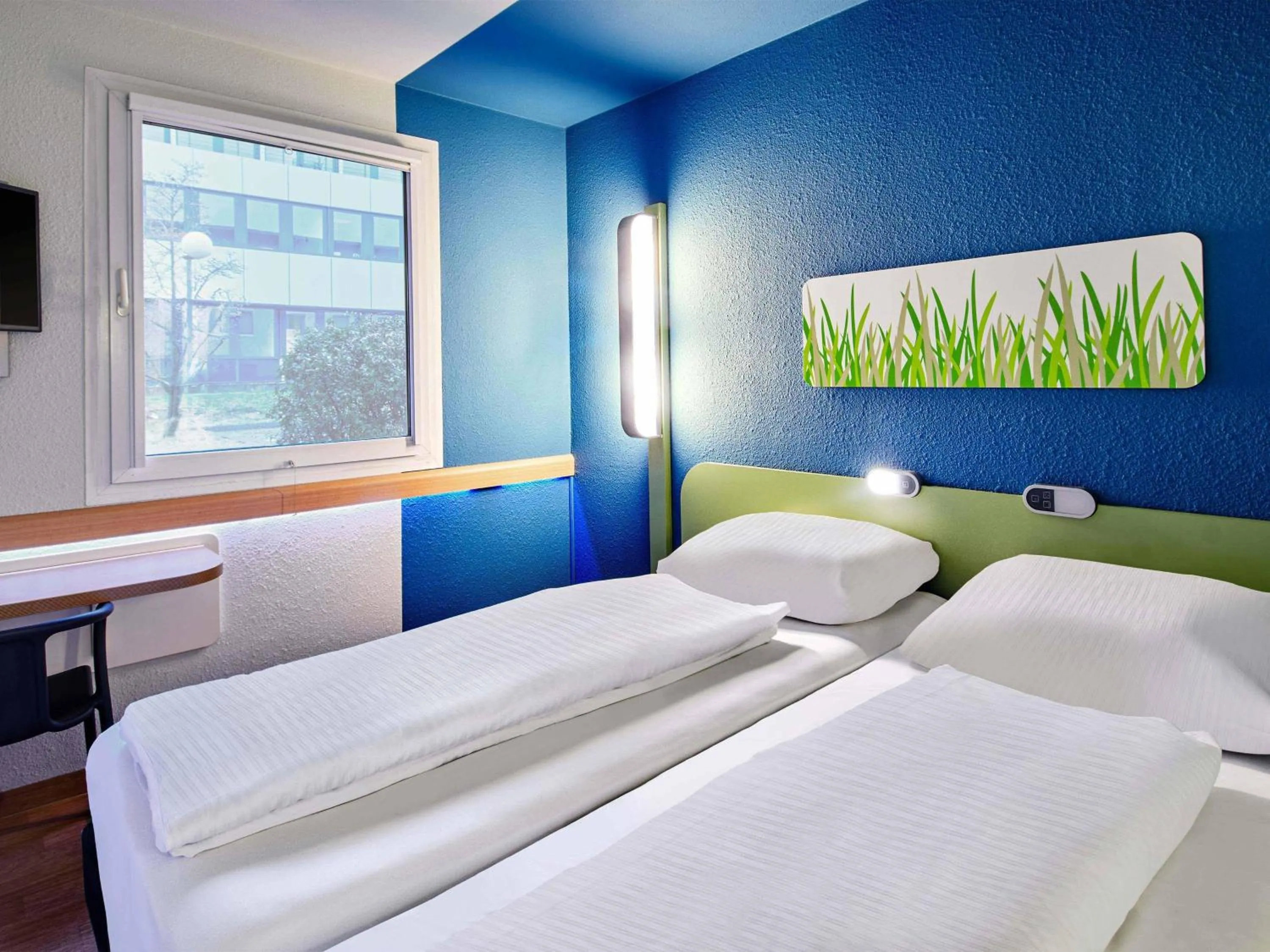 Bed in B&B HOTEL Wiesbaden-Ost