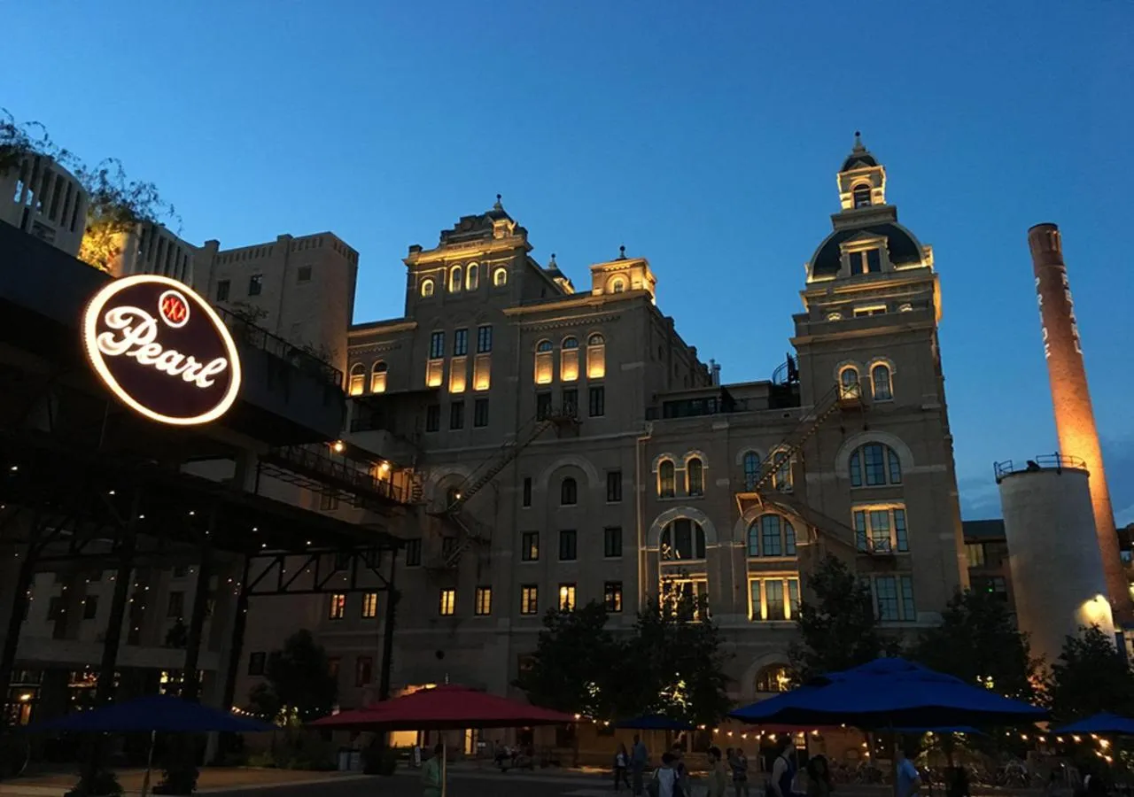 BRAND NEW Large Impressive House Near Downtown!