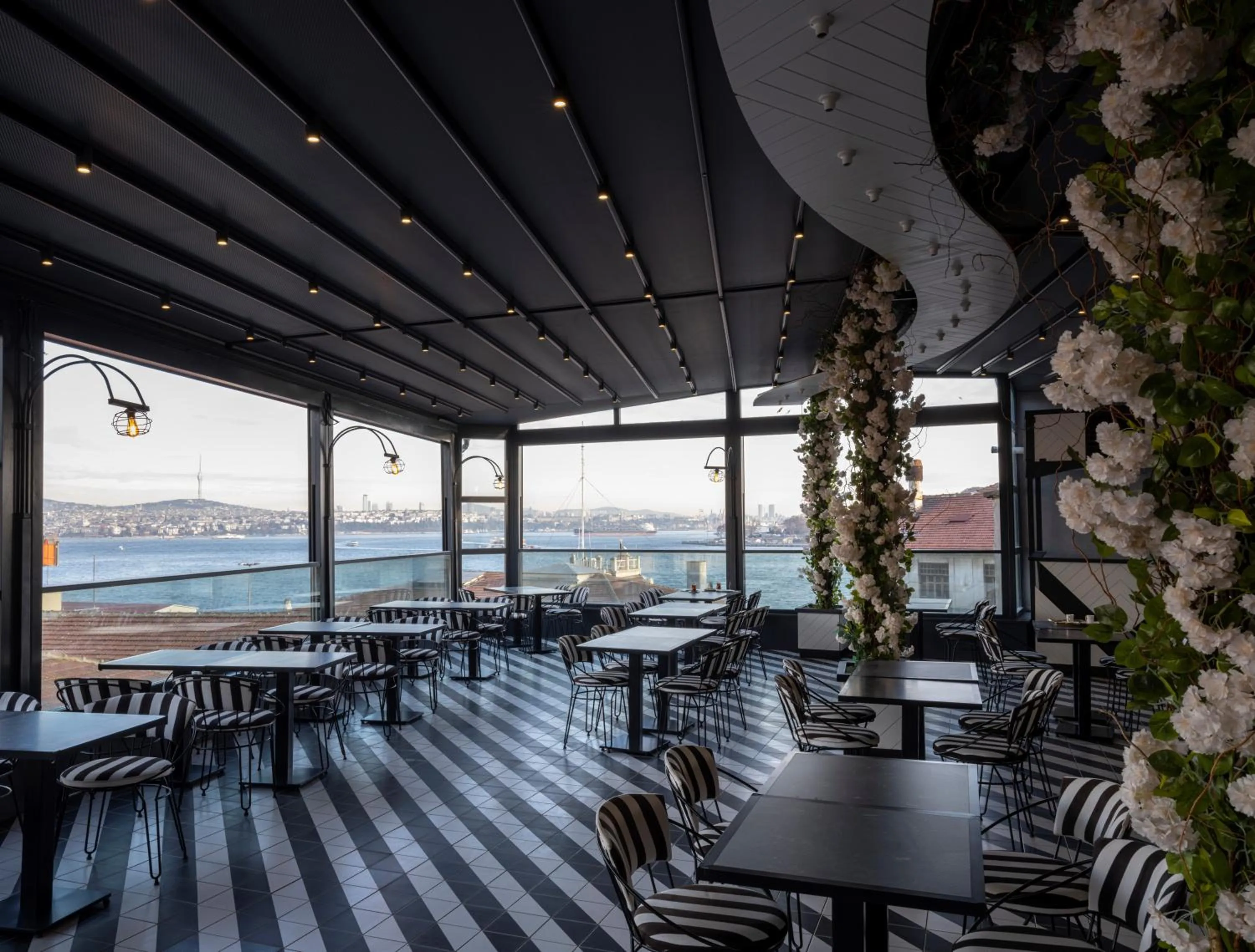 Restaurant/places to eat in Ferman Port Hotel - Special Category