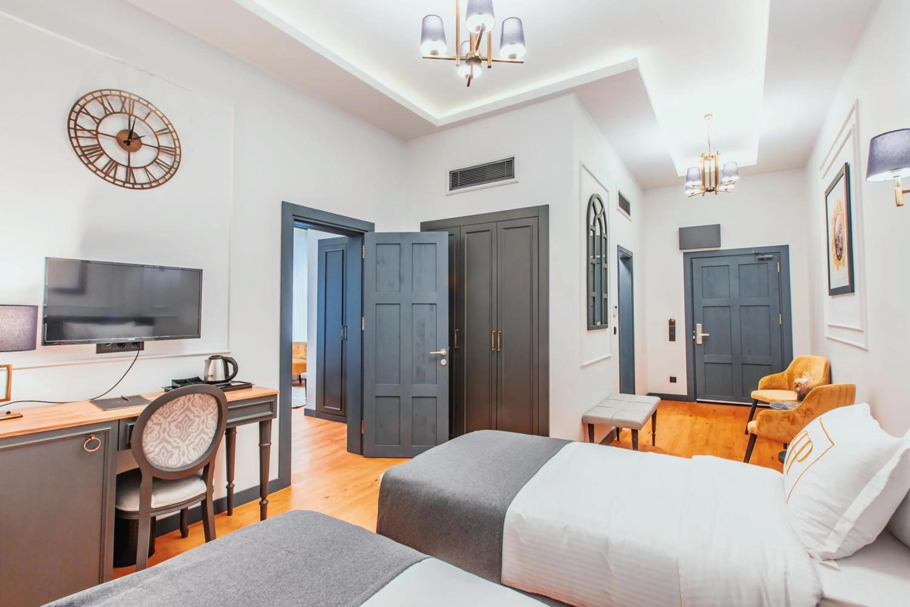 Communal lounge/ TV room, Bed in Ferman Port Hotel - Special Category