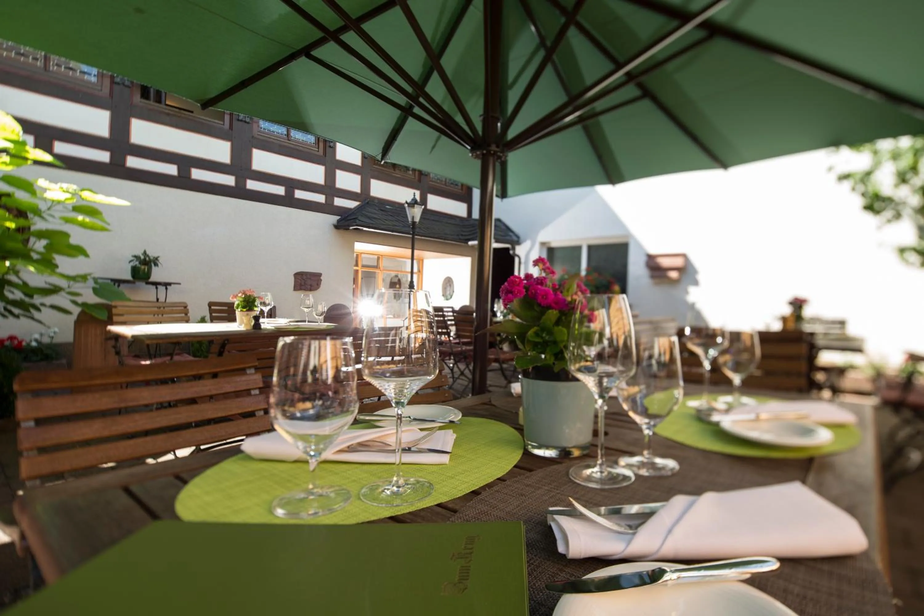 Restaurant/places to eat in Hotel und Weinhaus Zum Krug