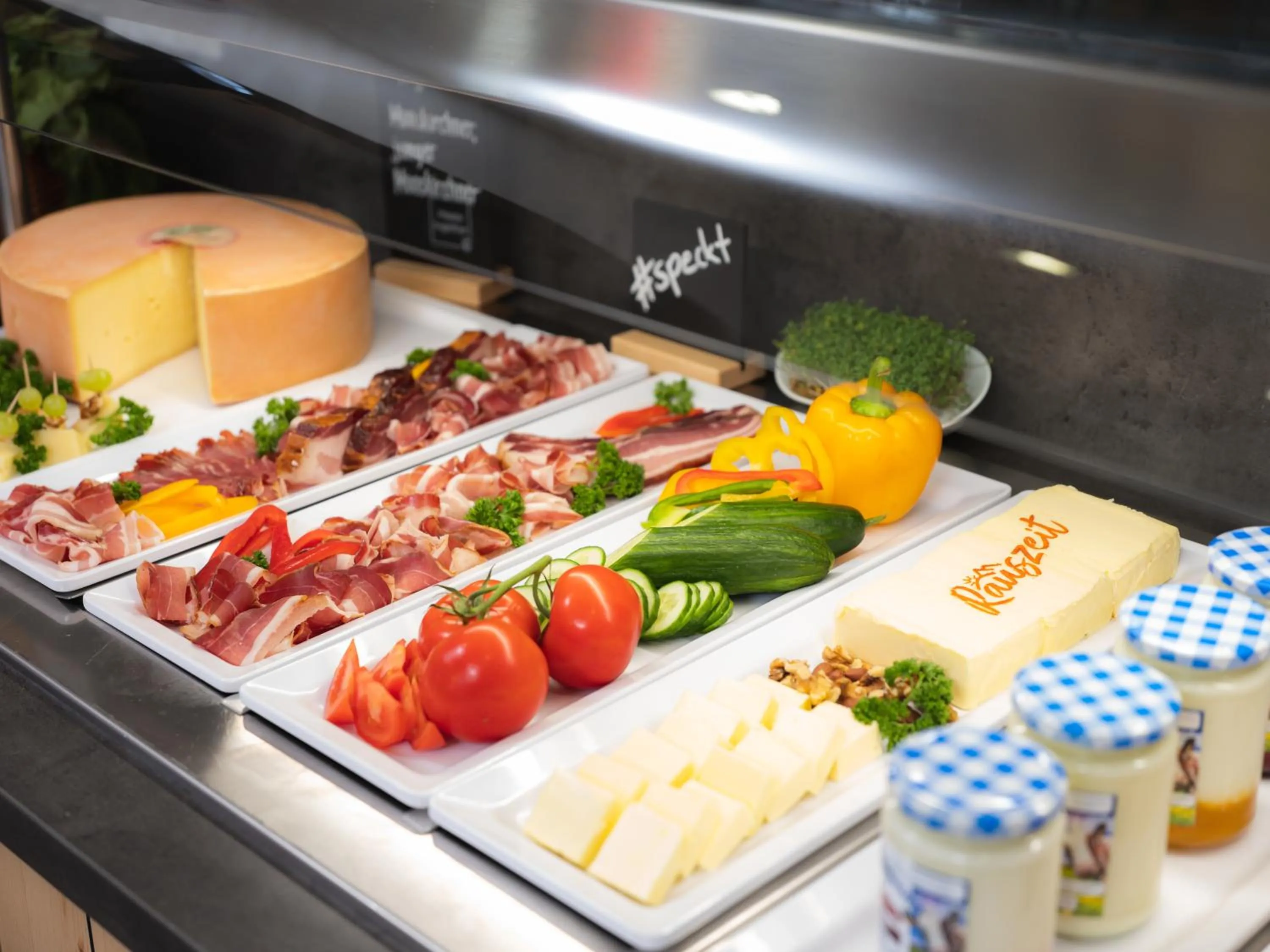 Breakfast in JUFA Hotel Laterns - Klangholzhus