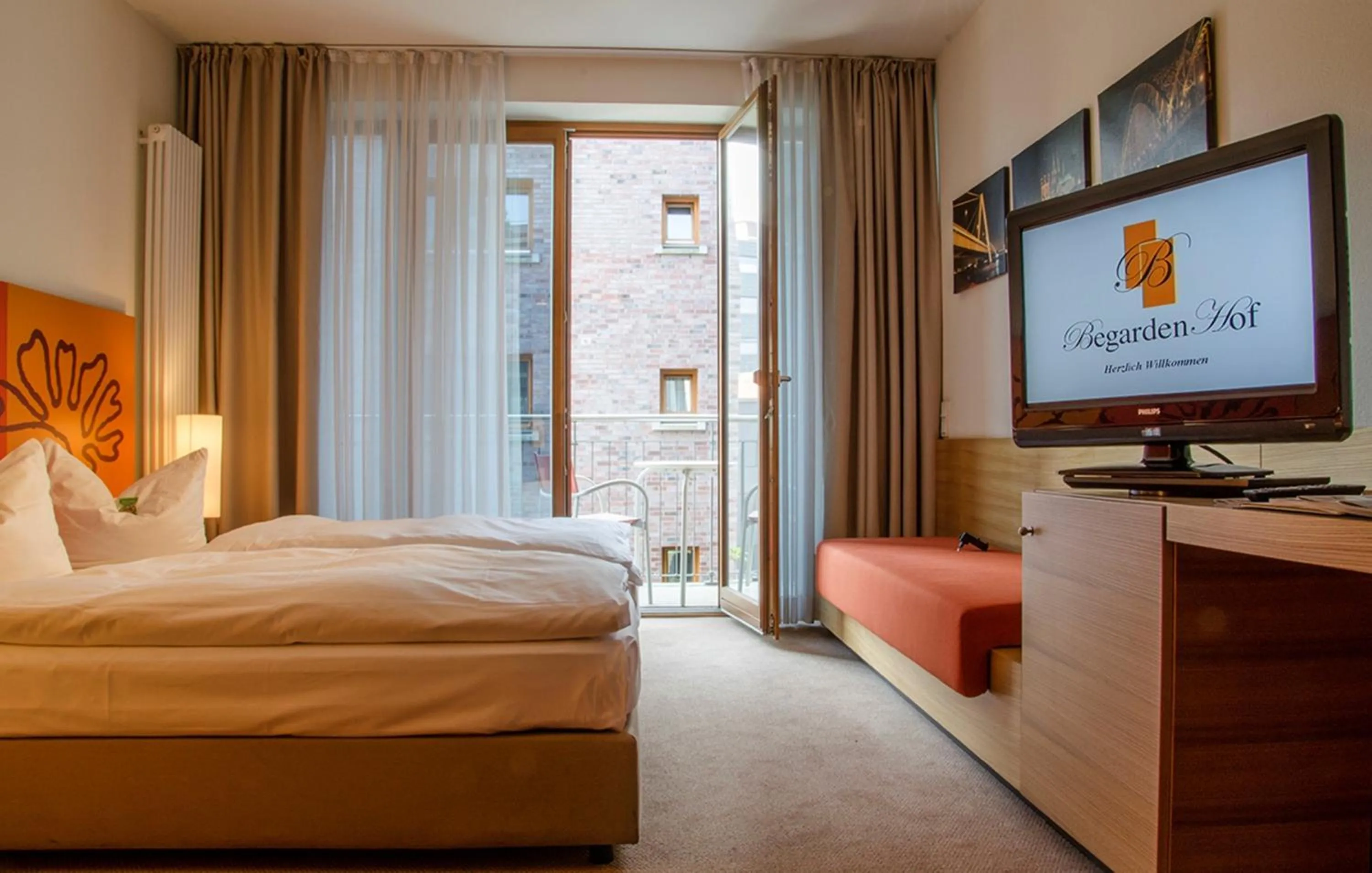 Photo of the whole room, Bed in Hotel Begardenhof