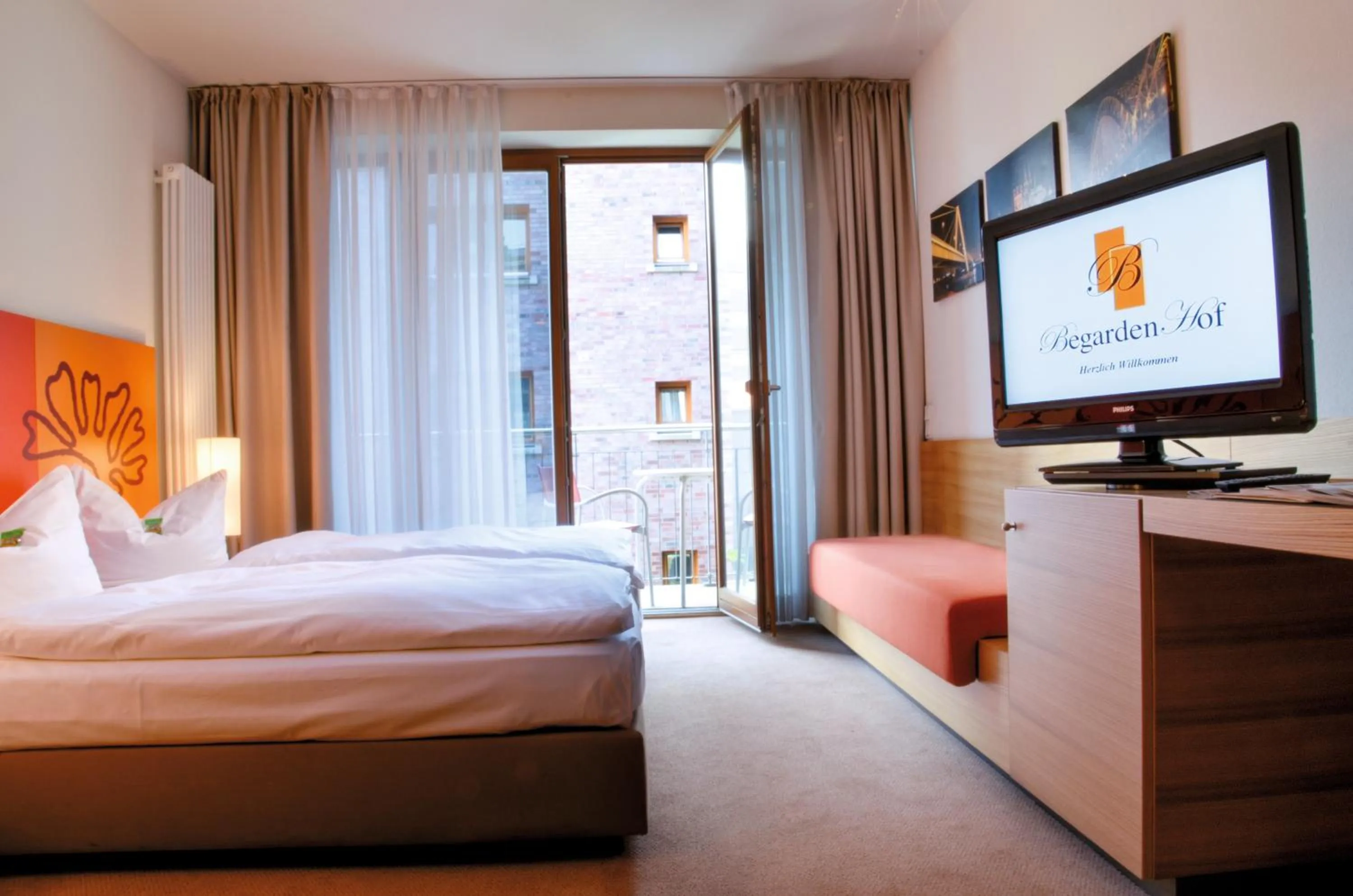 Photo of the whole room, Bed in Hotel Begardenhof