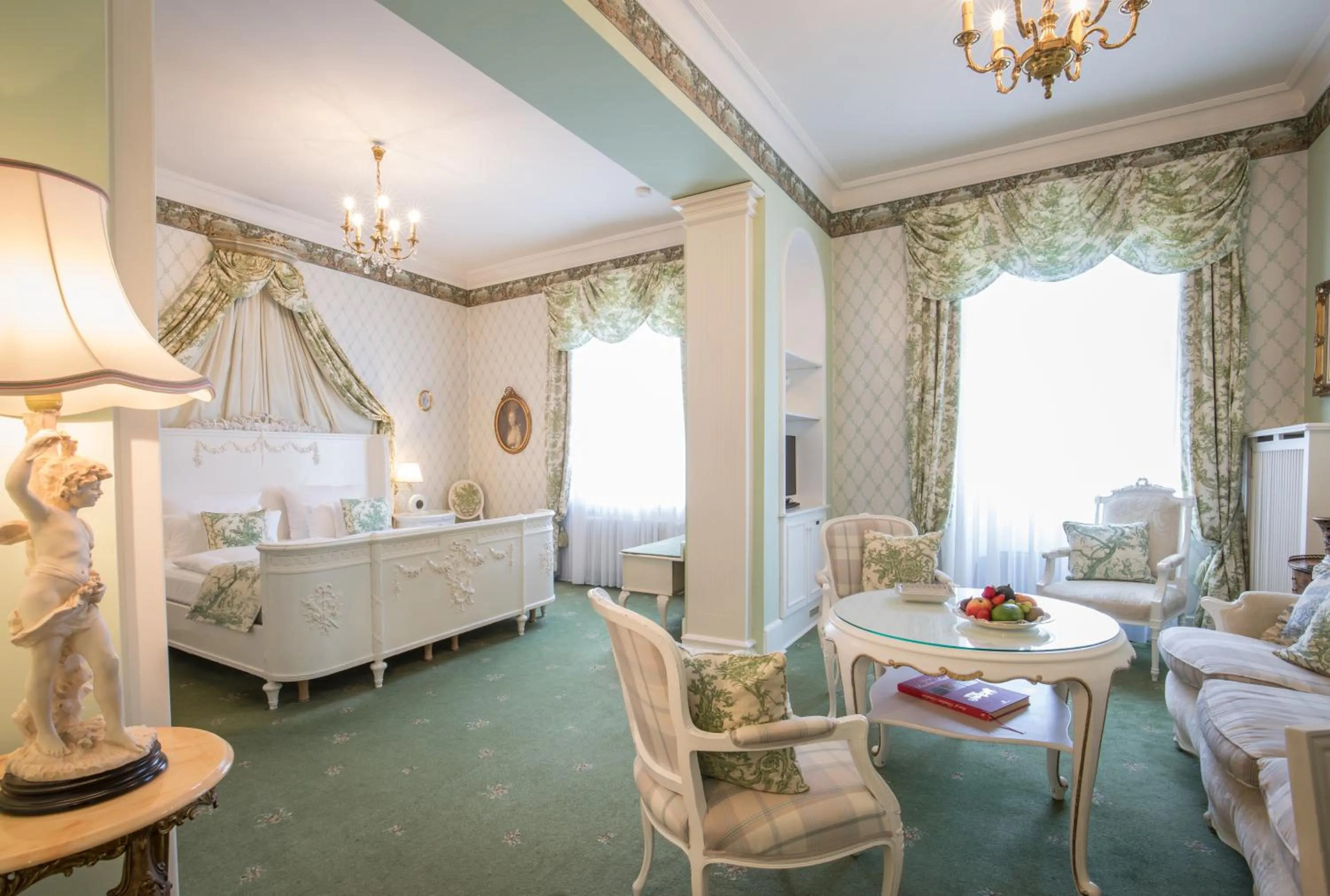 Living room, Bed in Hotel Der Kleine Prinz