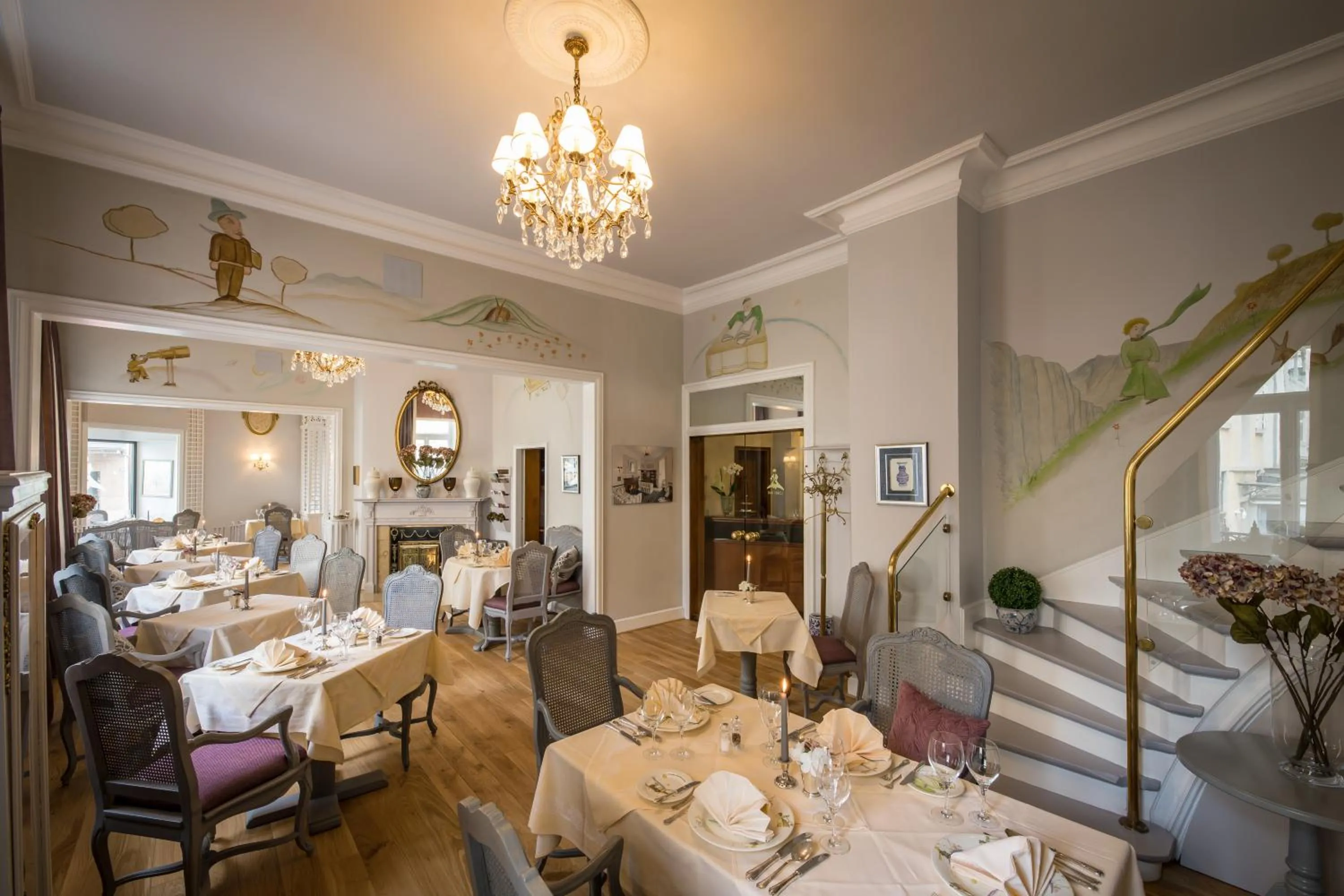 Restaurant/places to eat in Hotel Belle Epoque