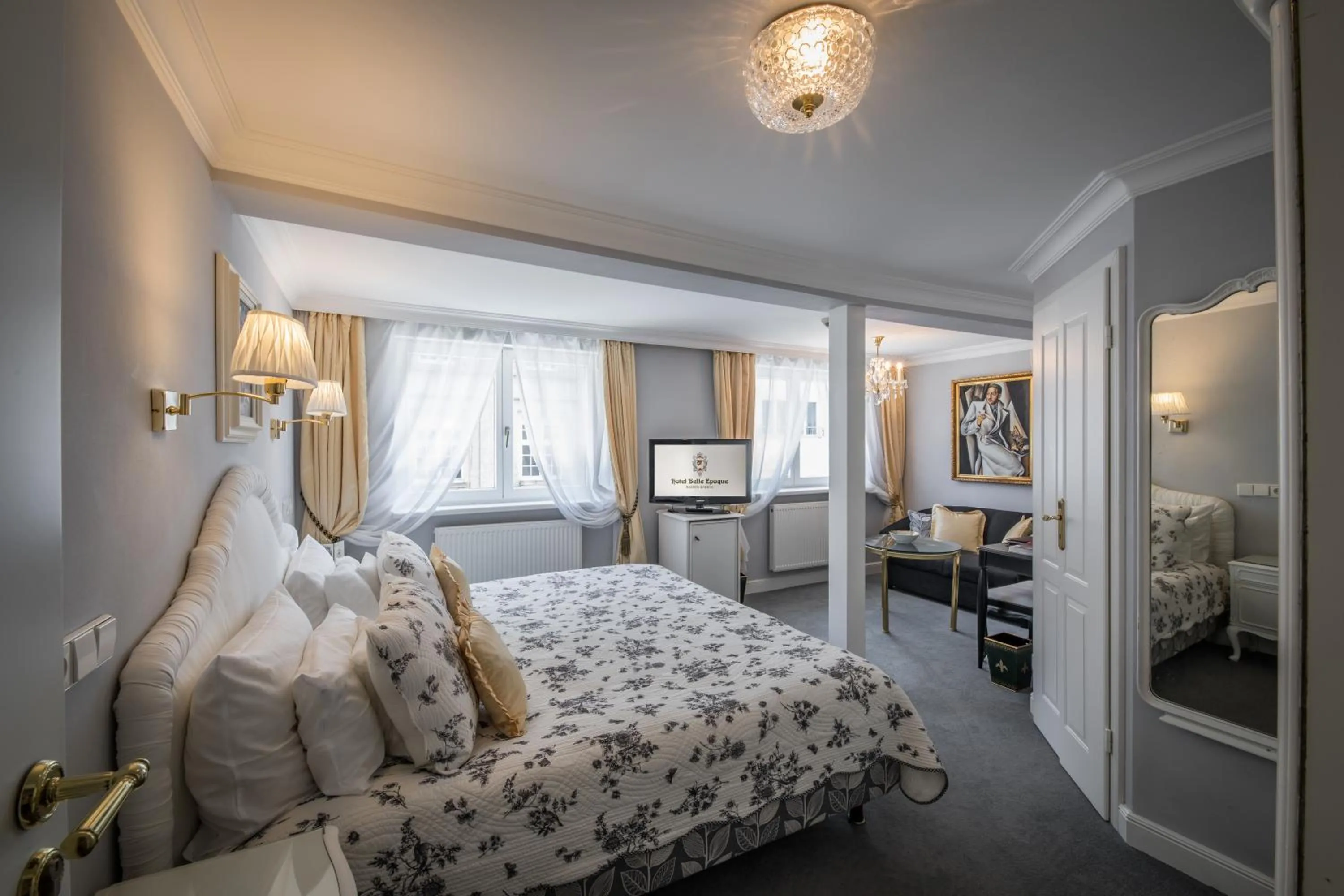 Photo of the whole room, Bed in Hotel Belle Epoque