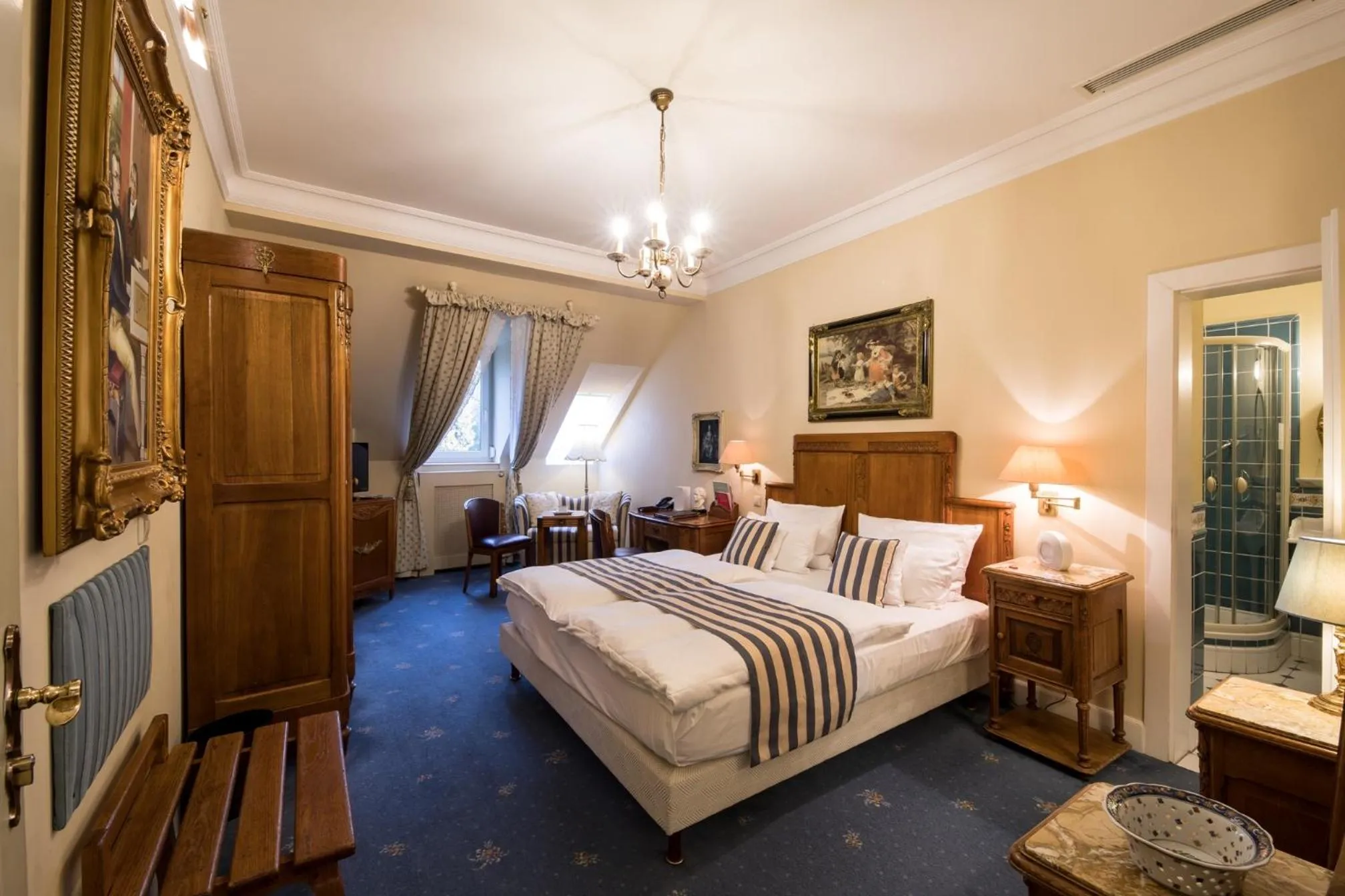 Photo of the whole room, Bed in Hotel Belle Epoque