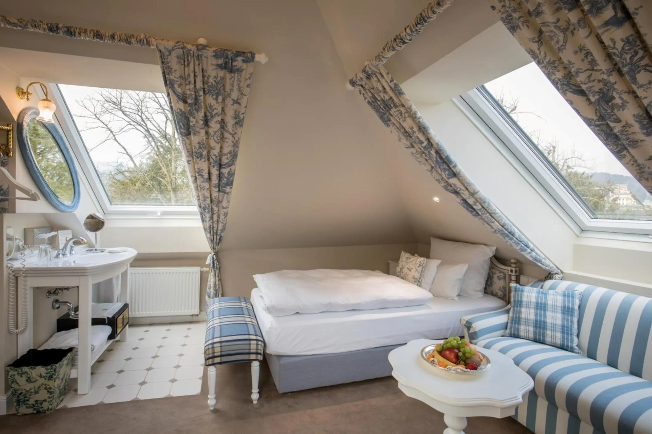 Bed in Hotel Belle Epoque