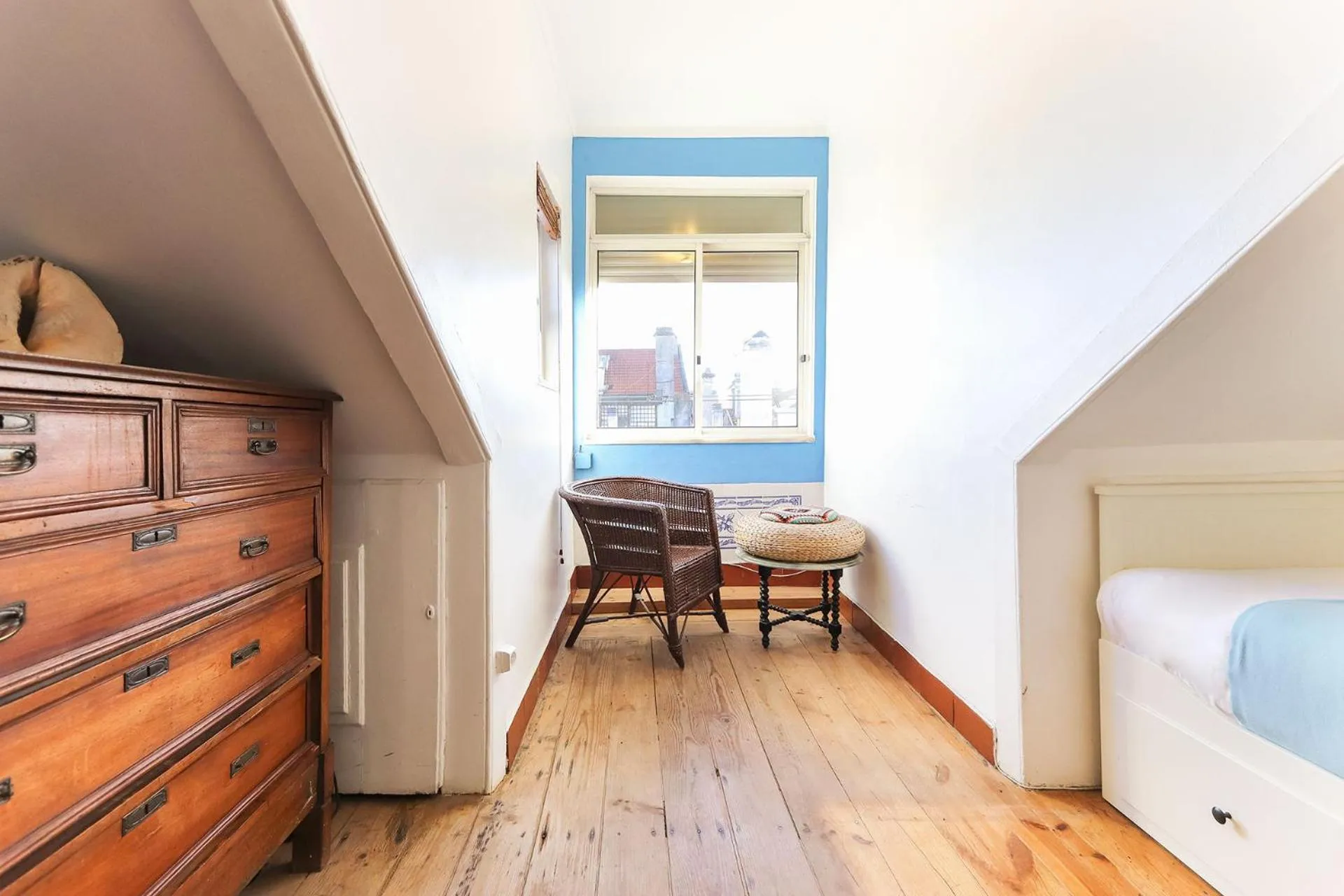 Other, Bed in Downtown Experience by Homing