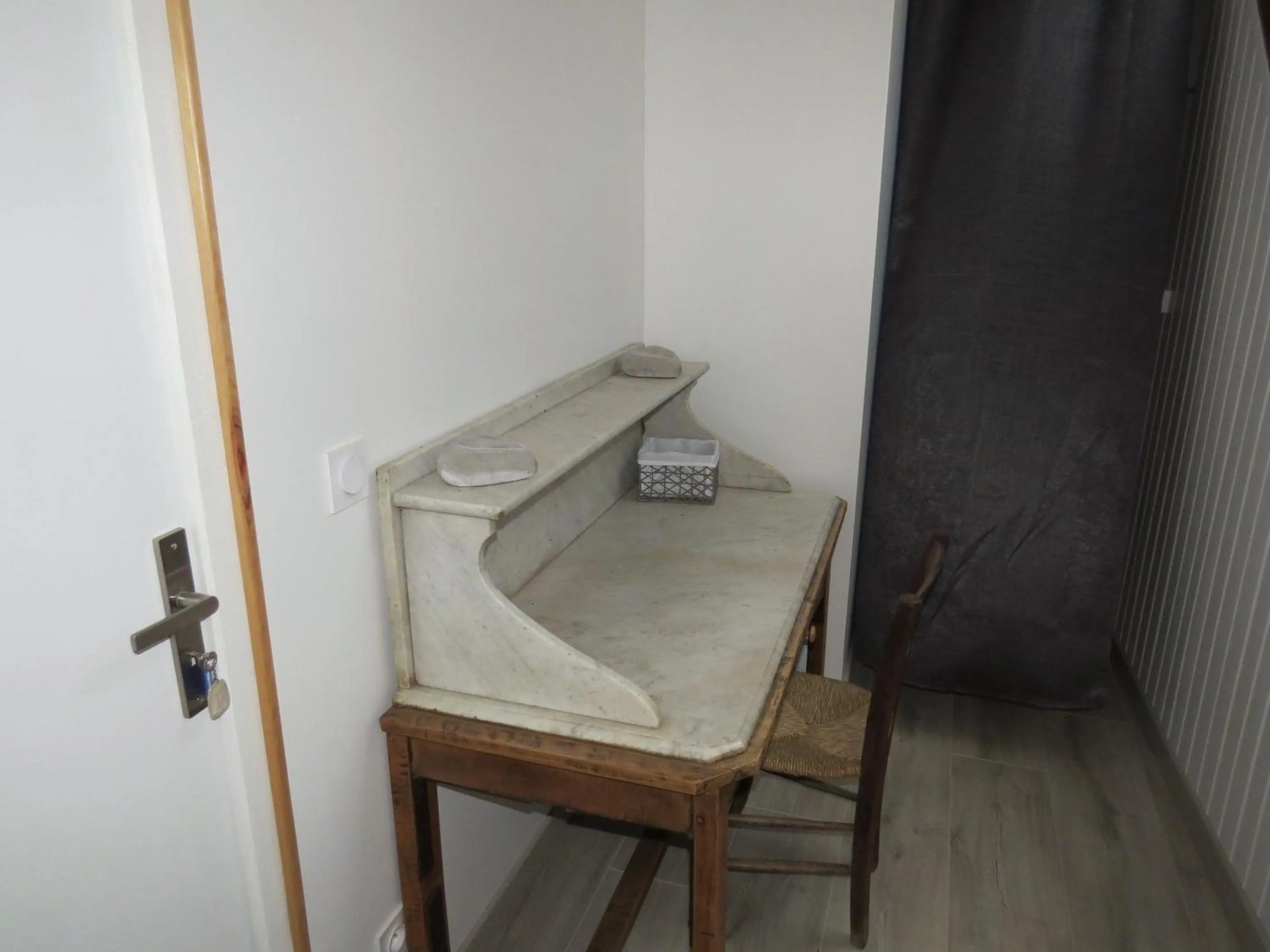 Decorative detail in Chez Cécile et Mickaël