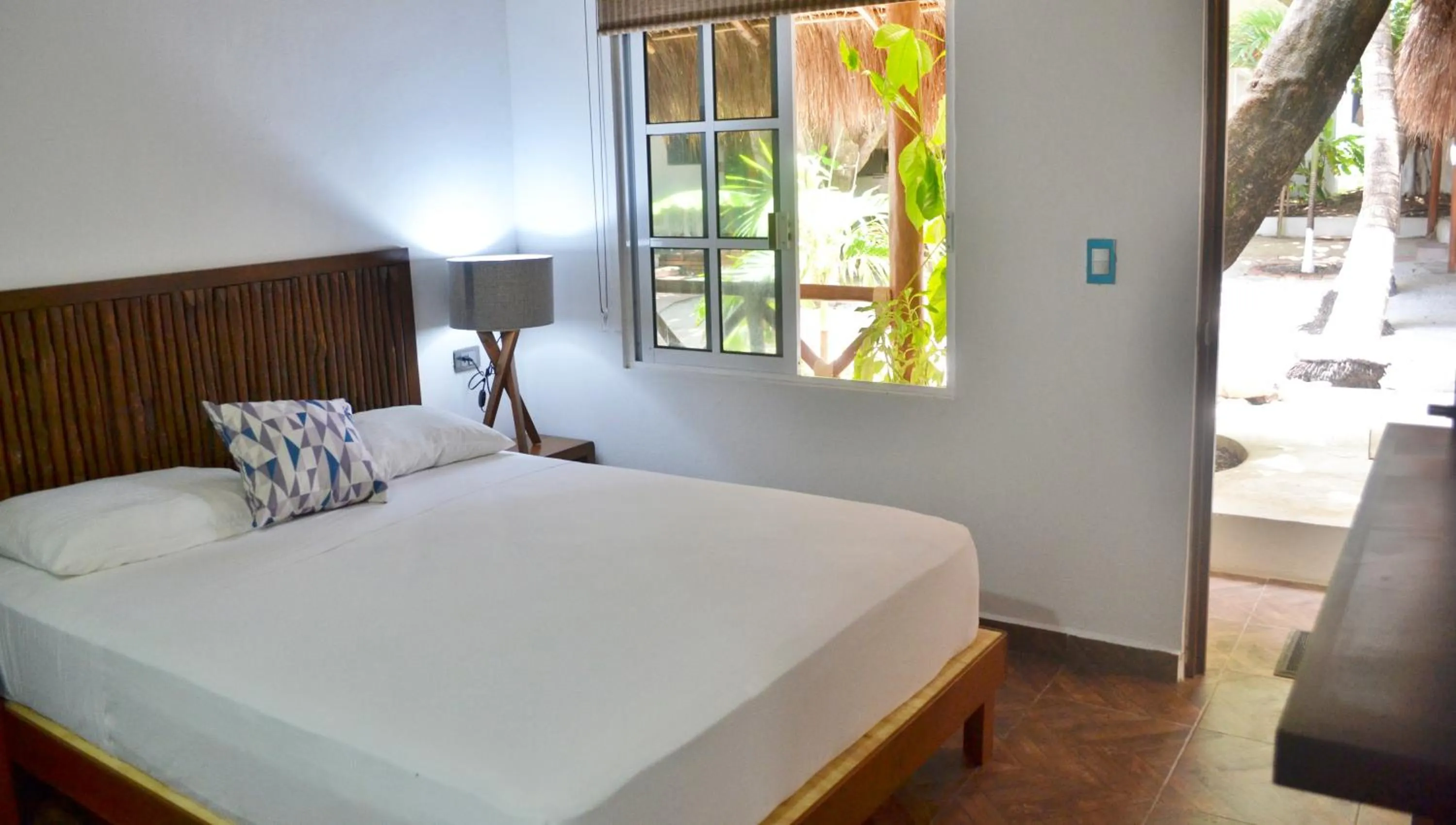 Photo of the whole room, Bed in Kinta Kan Cabañas Hotel Playa del Carmen