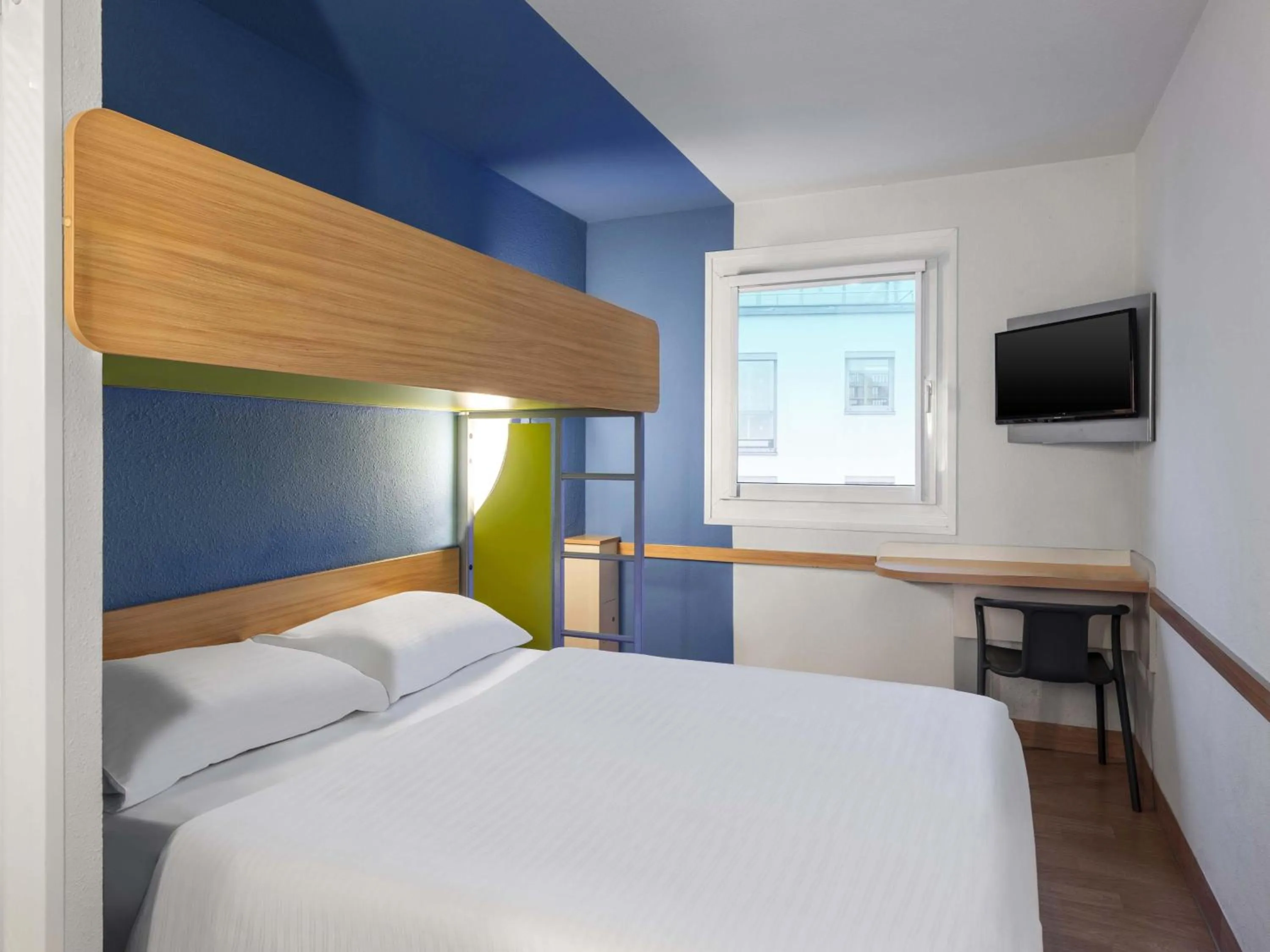 Bed in B&B HOTEL Saarbrücken-Ost