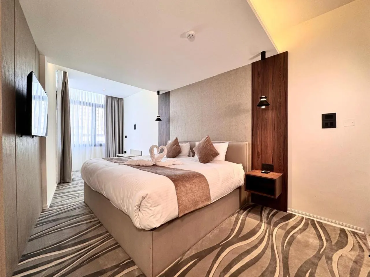 Bedroom, Bed in New MerryLand Hotel