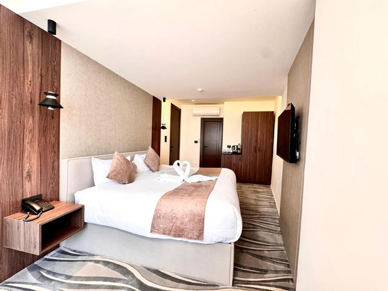 Bedroom, Bed in New MerryLand Hotel