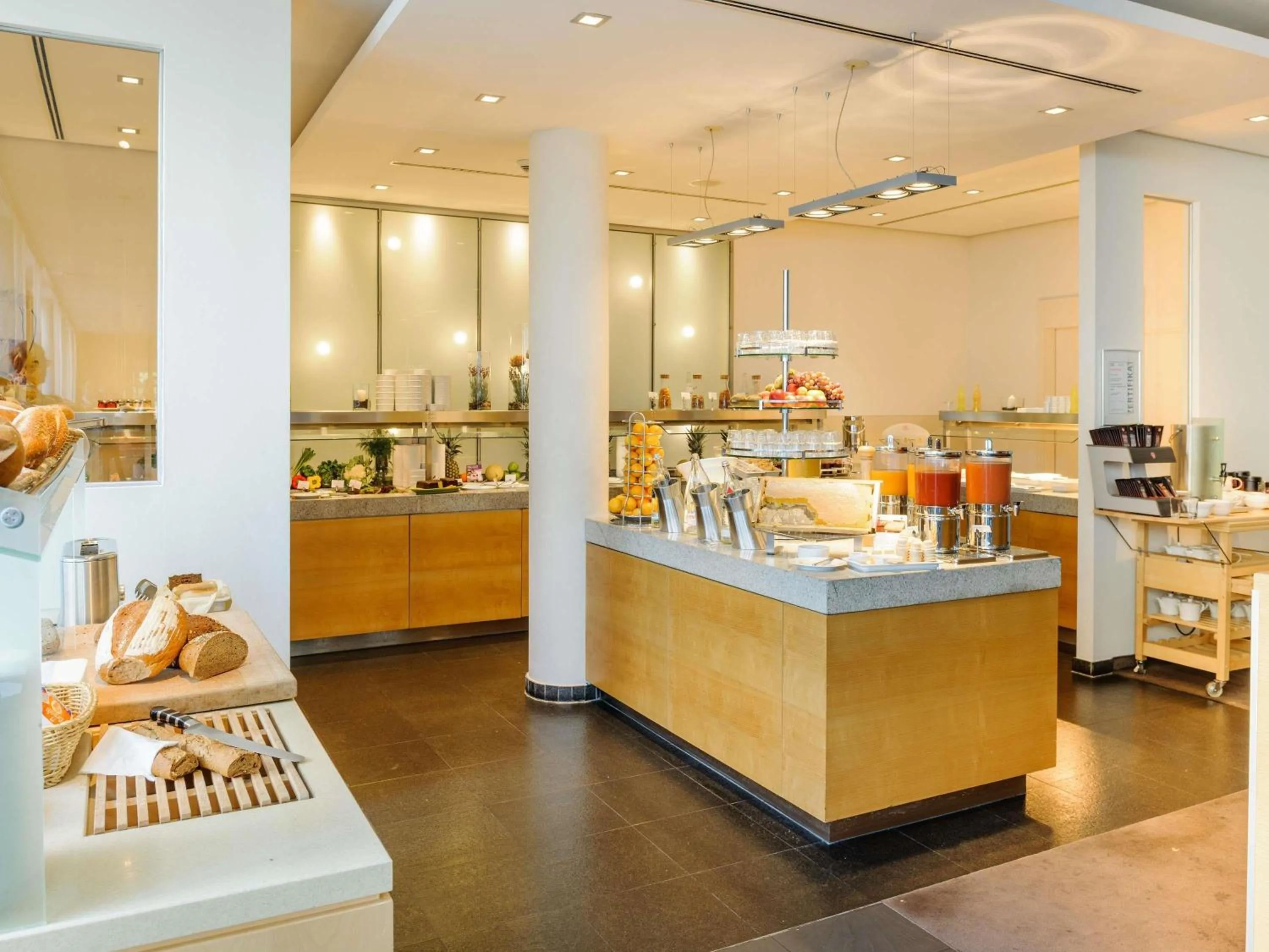 Breakfast in Mercure Hotel Düsseldorf City Nord