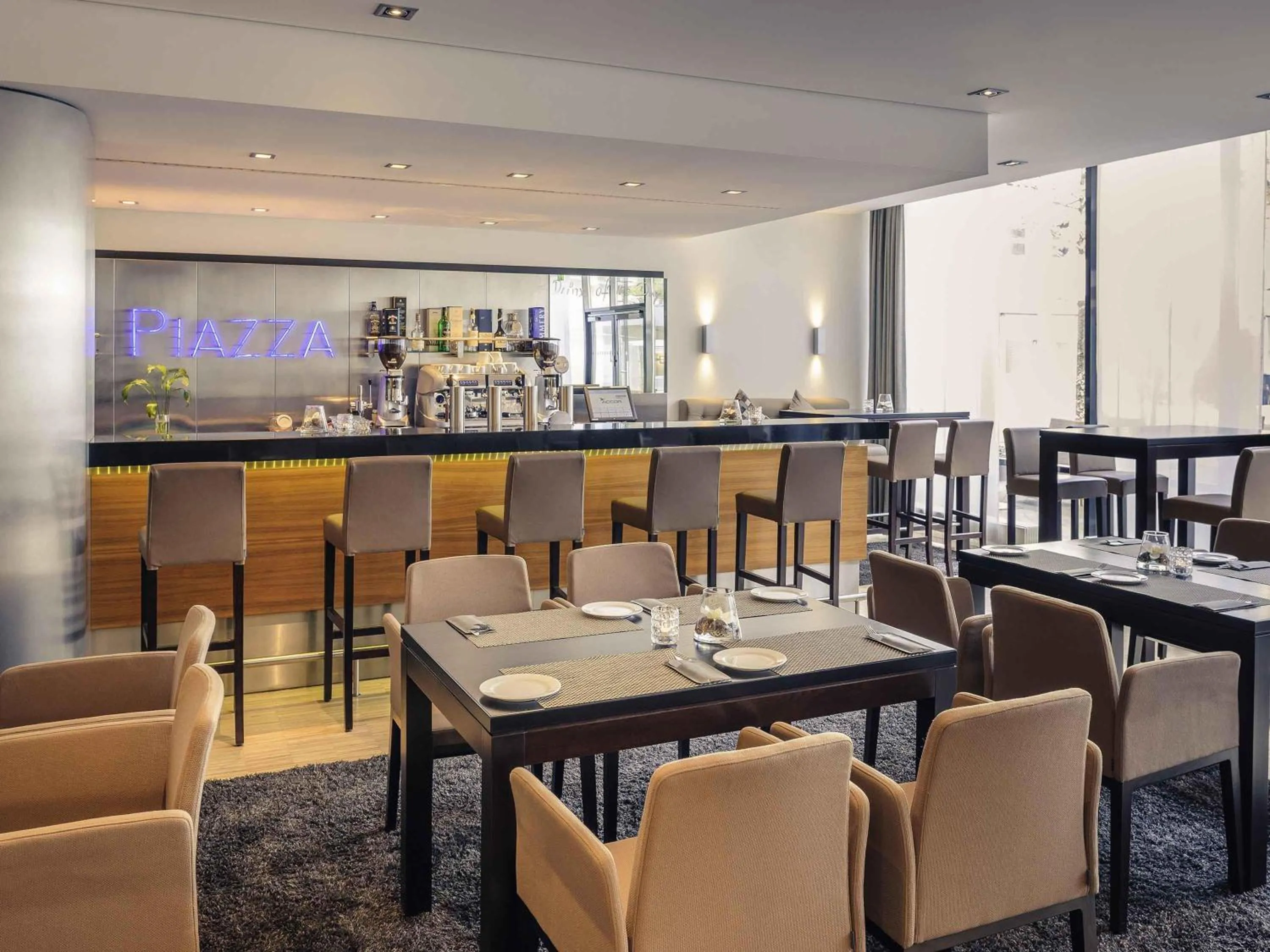 Lounge or bar in Mercure Hotel Düsseldorf City Nord