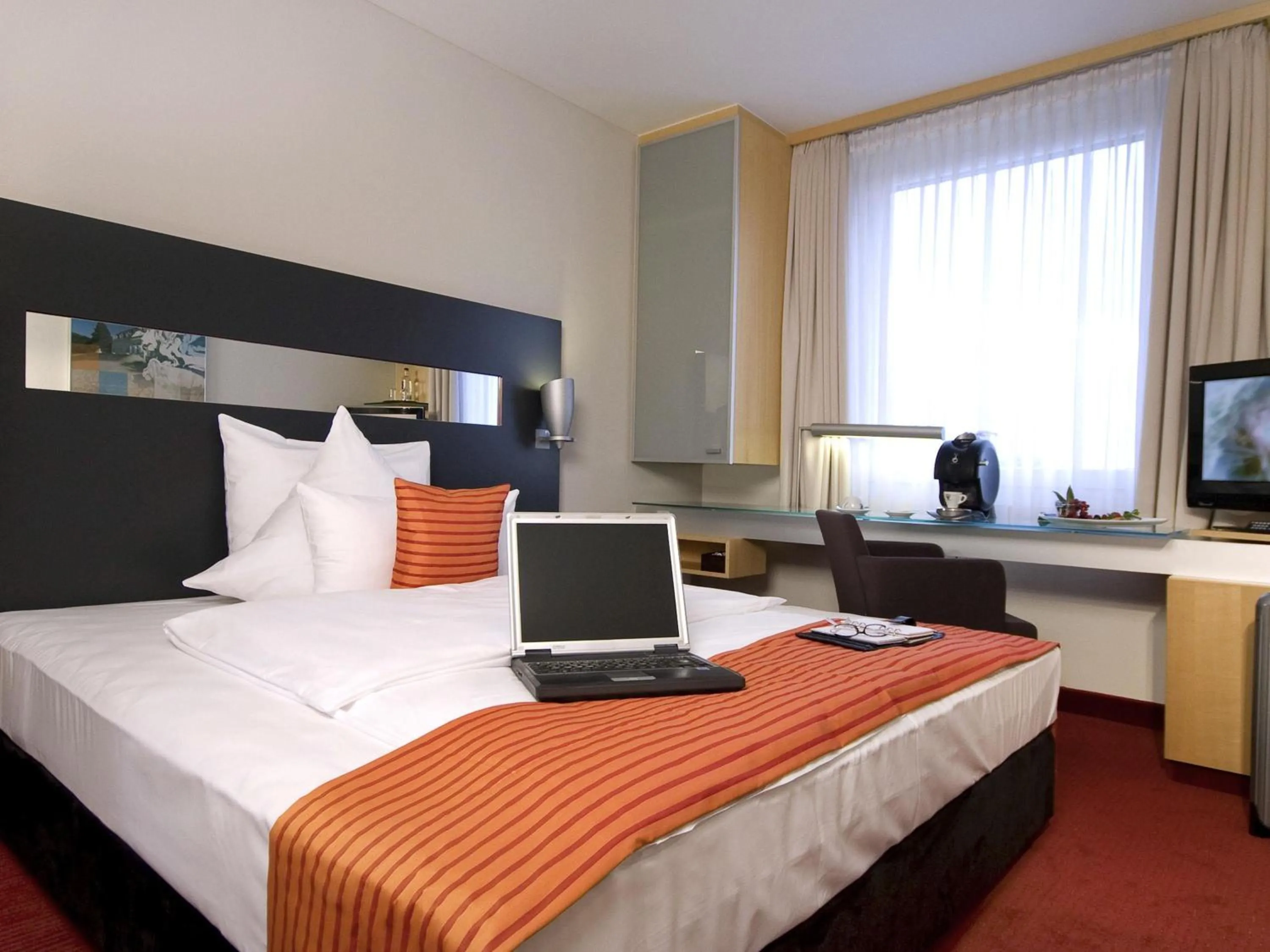 Bedroom, Bed in Mercure Hotel Düsseldorf City Nord