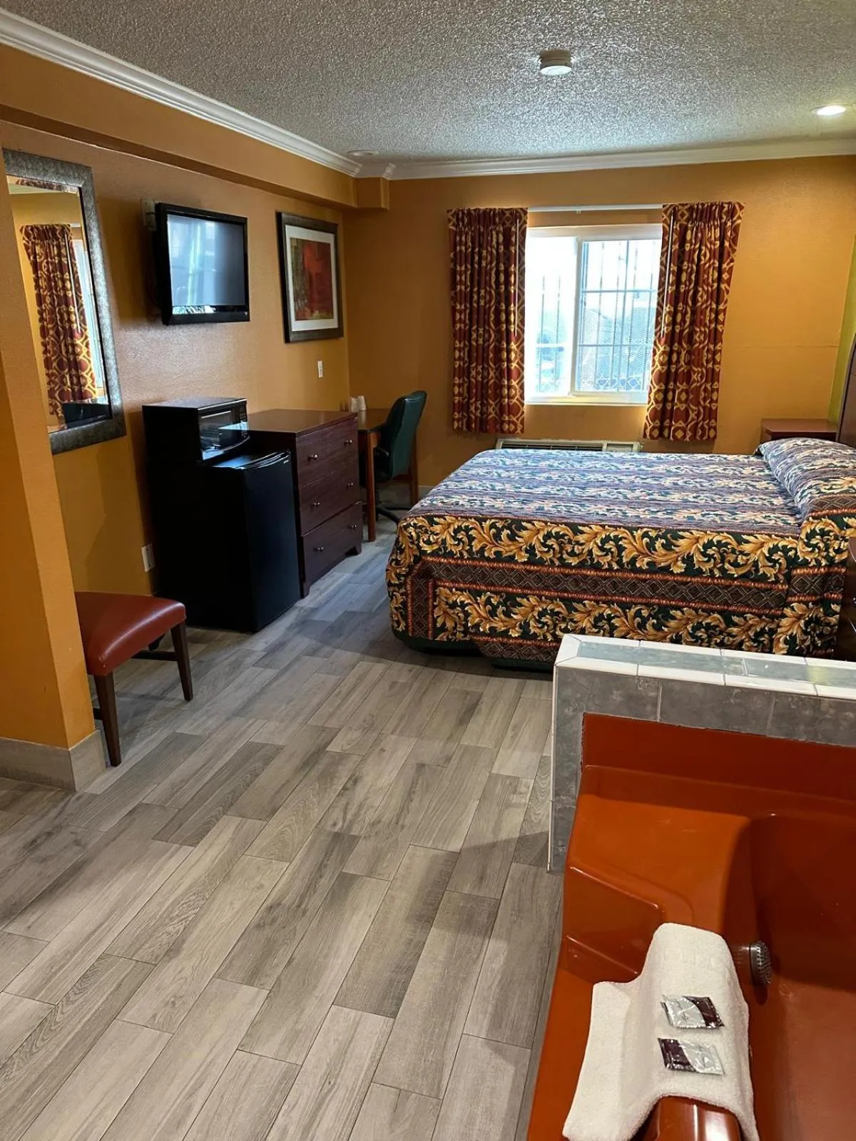 Bedroom in Heritage inn and suites