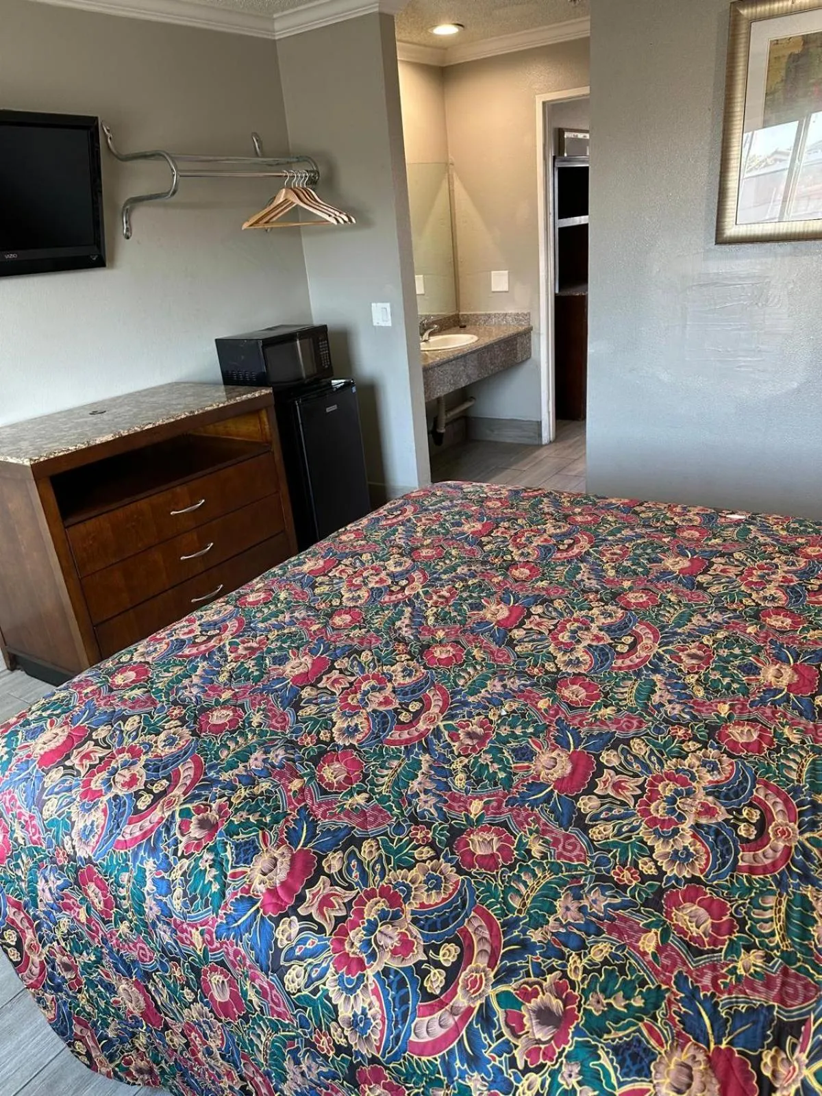 Bedroom in Heritage inn and suites