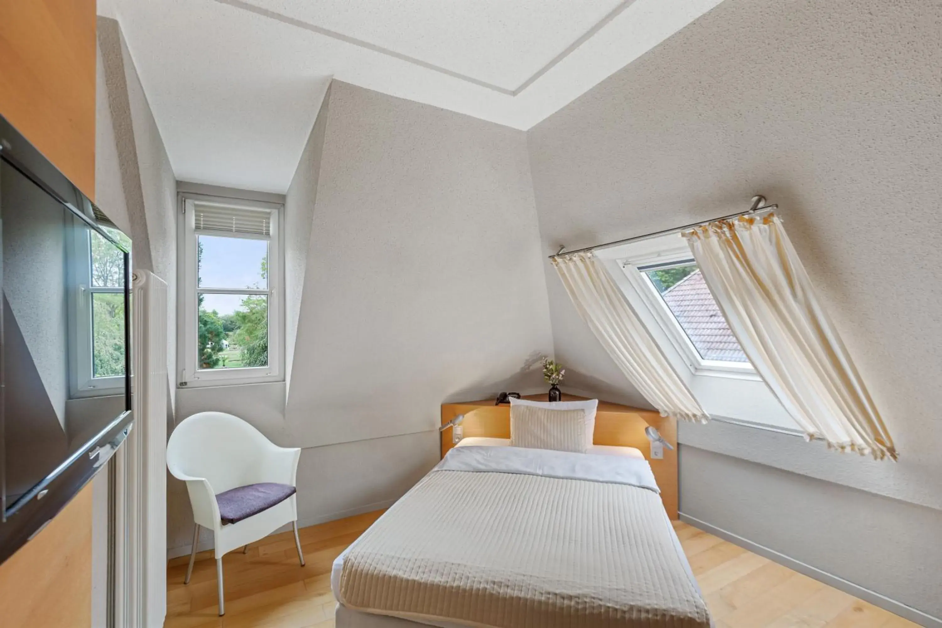 Economy Single Room in Hotel Rosengarten Economy Single Room in Hotel Rosengarten