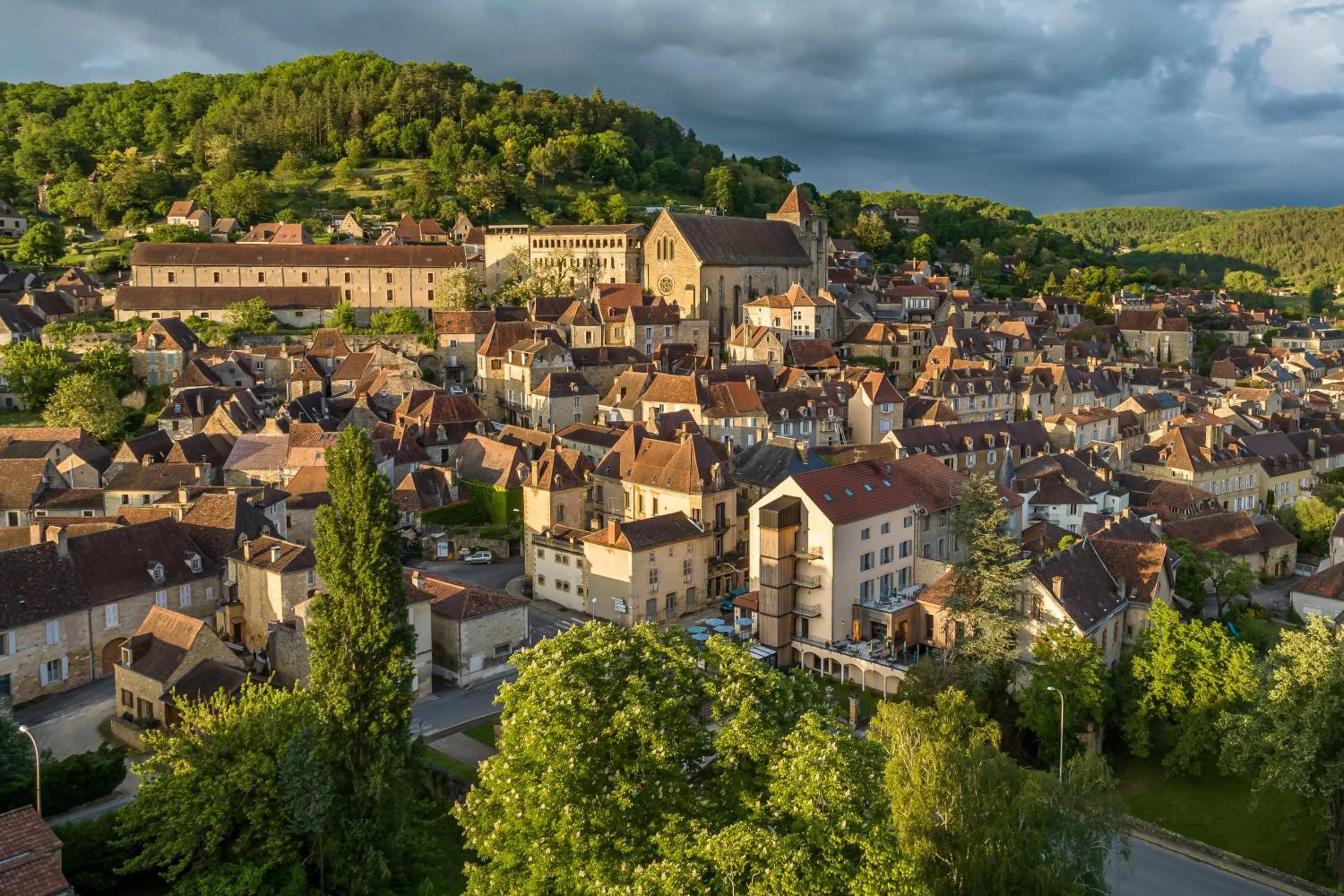 Property building in Hôtel-Restaurant des Augustins