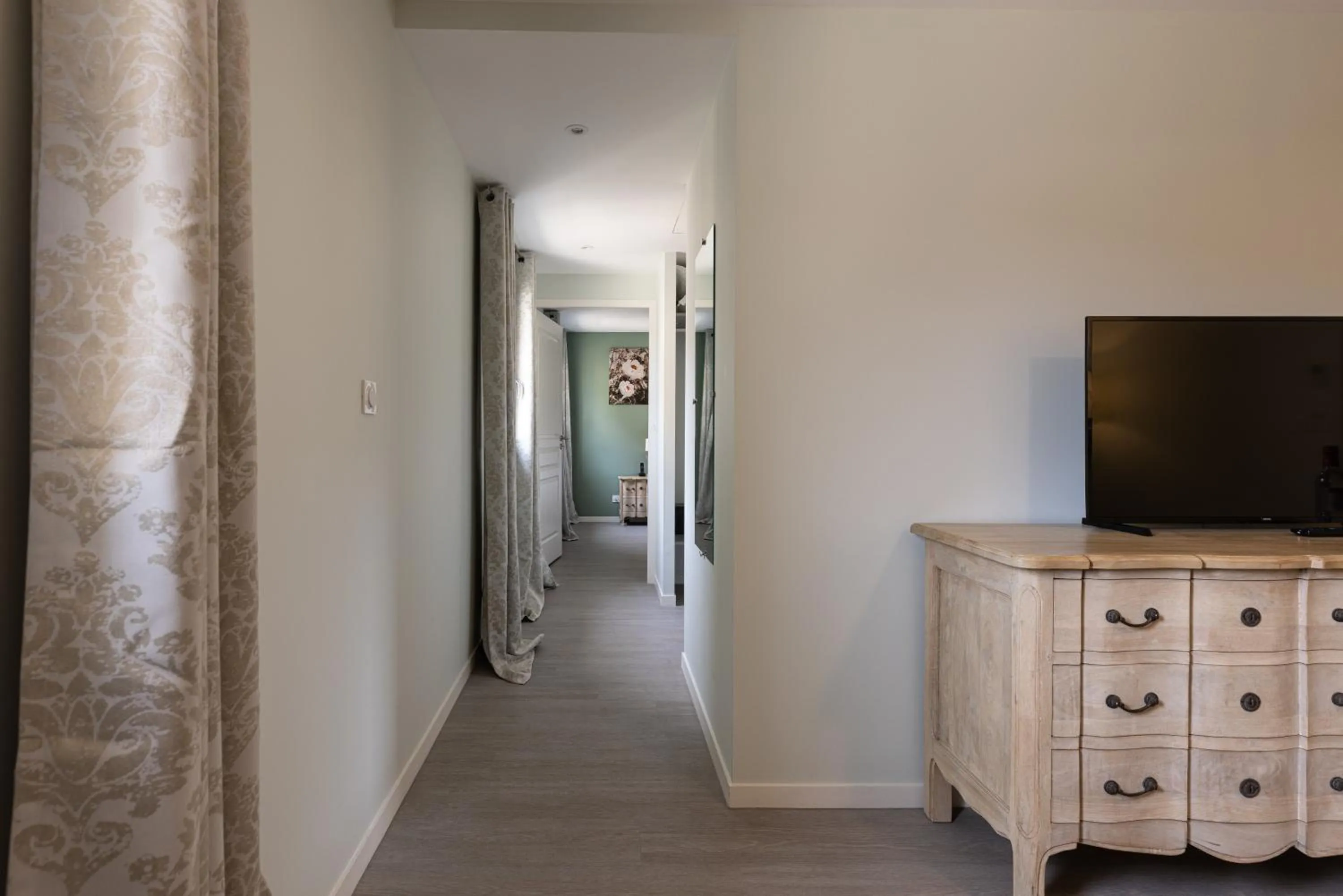 Decorative detail in Hôtel-Restaurant des Augustins