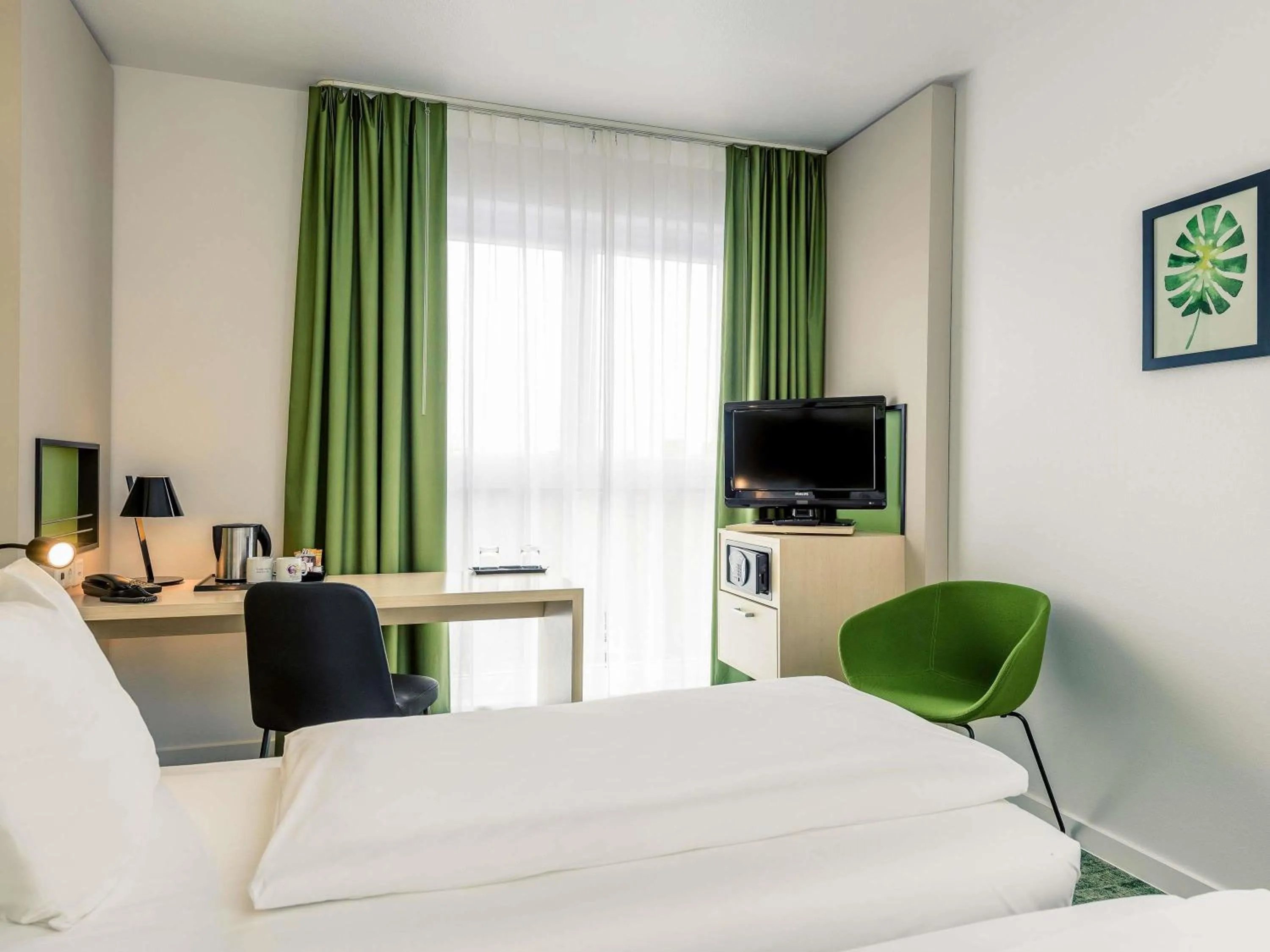 Bedroom, Bed in Mercure Hotel Hannover Mitte