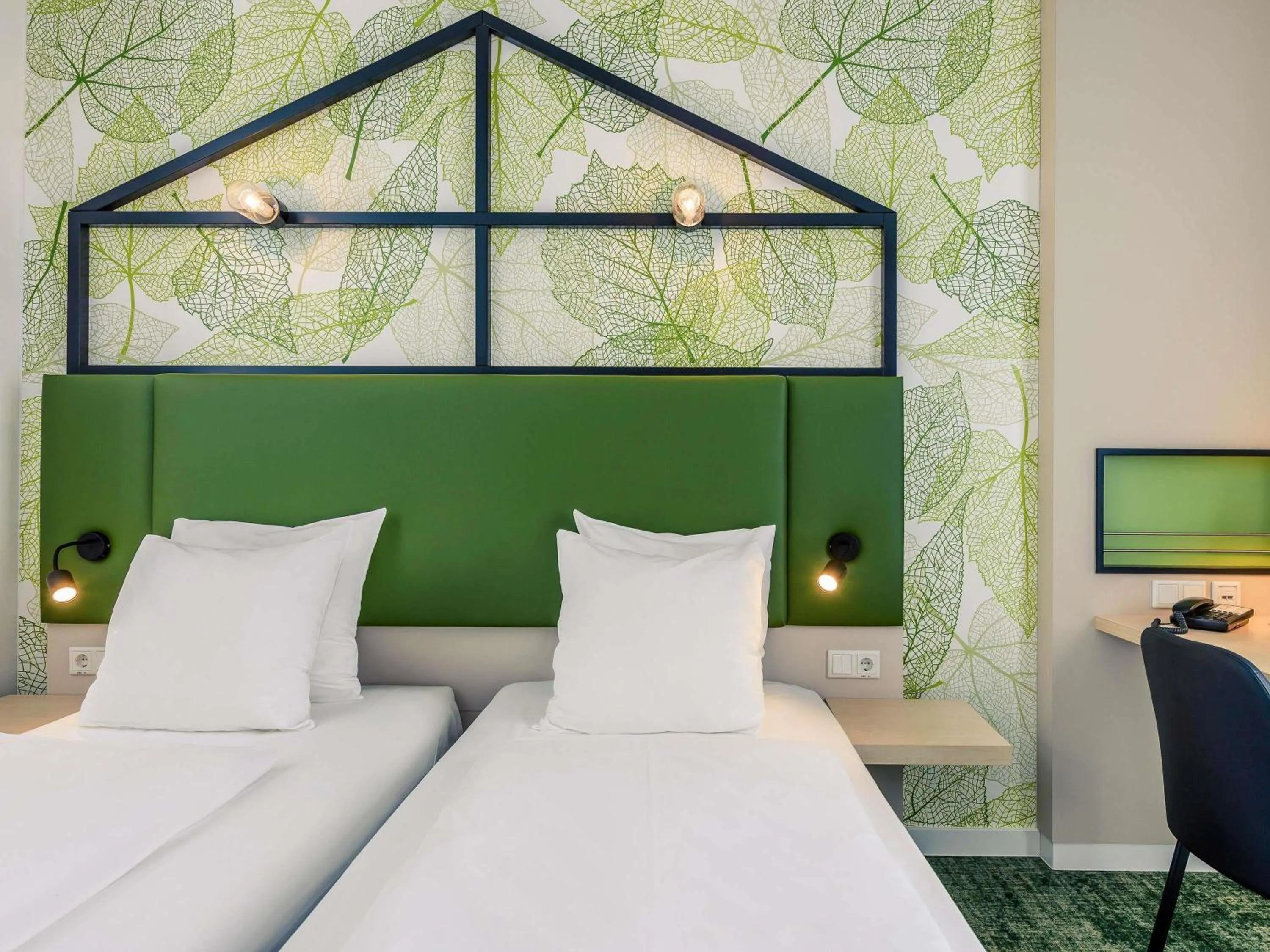 Bedroom, Bed in Mercure Hotel Hannover Mitte