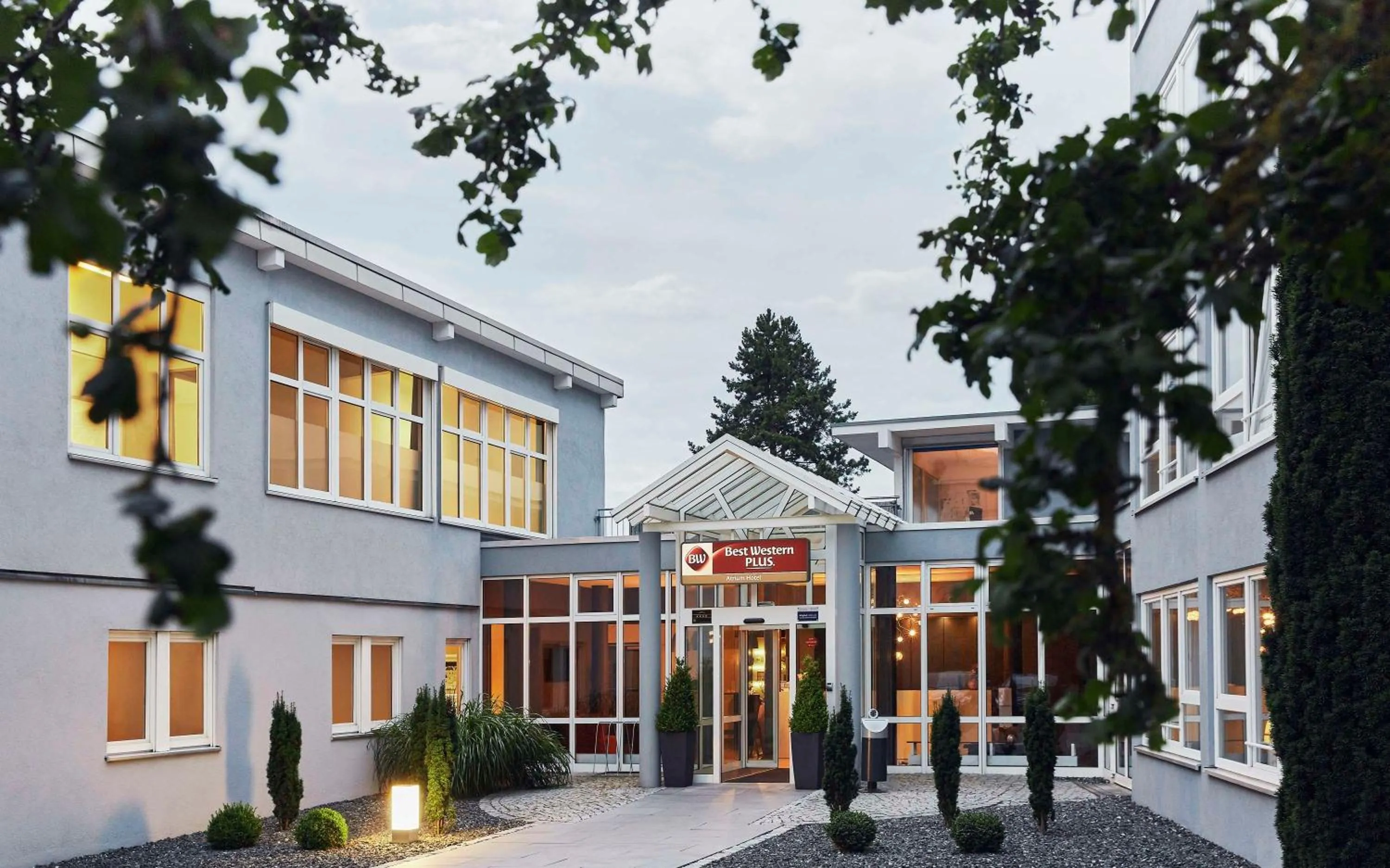 Property building in SCOTTY & EMILY Hotel Ulm