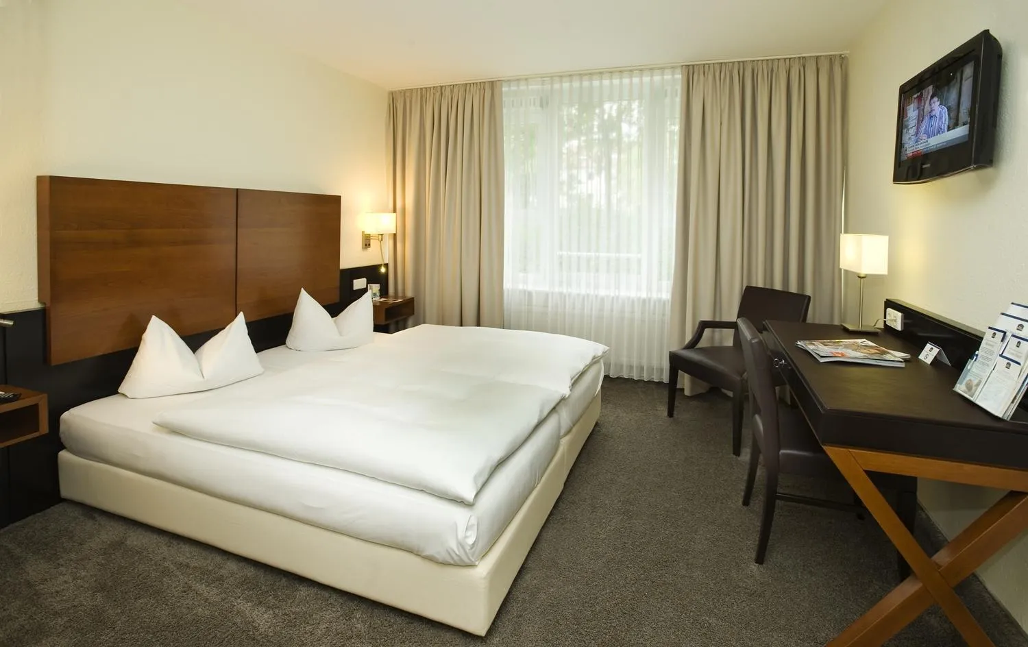 Bed in SCOTTY & EMILY Hotel Ulm