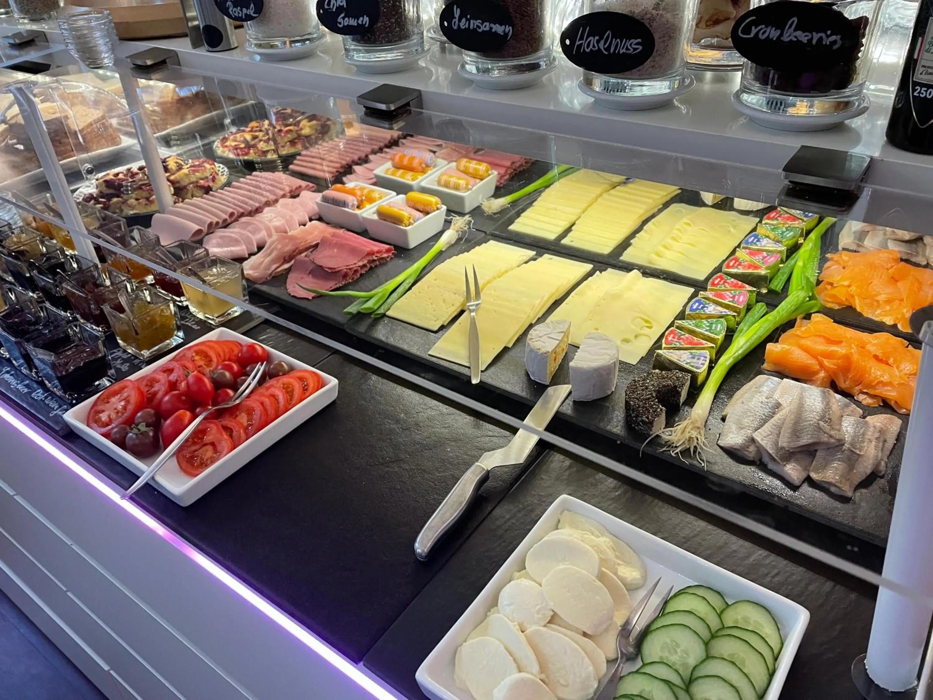 Buffet breakfast in Hotel Am Volksgarten